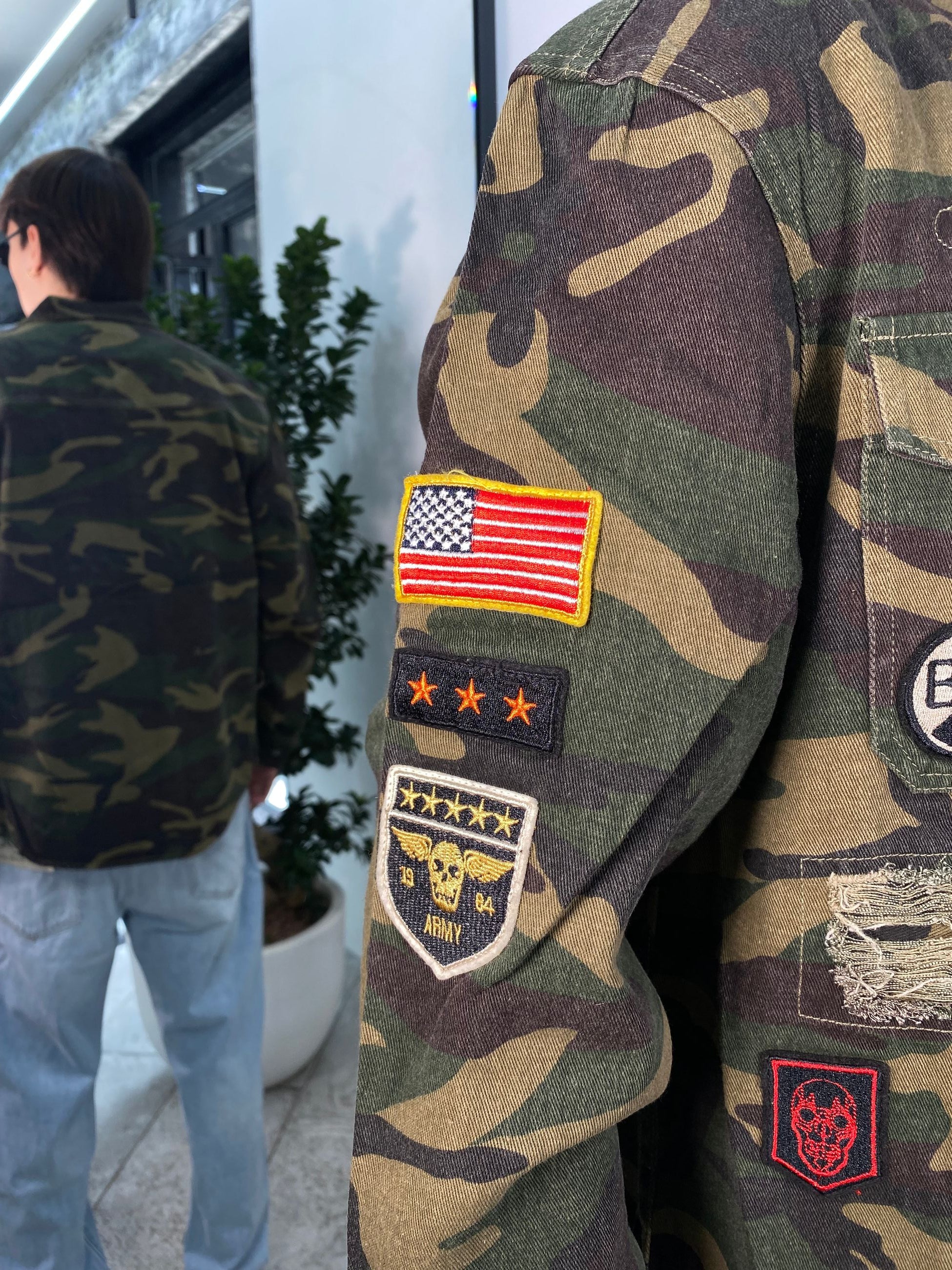 OVERSHIRT MILITARE CON PATCH E ABRASIONI GL333R