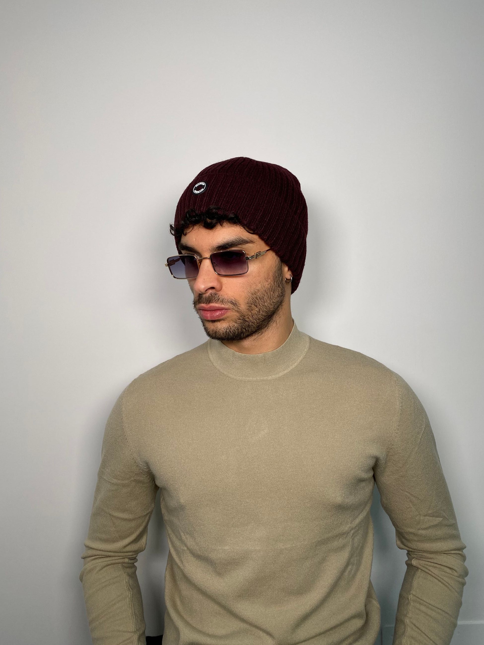CAPPELLO A COSTE CON LOGO APPLICATO
