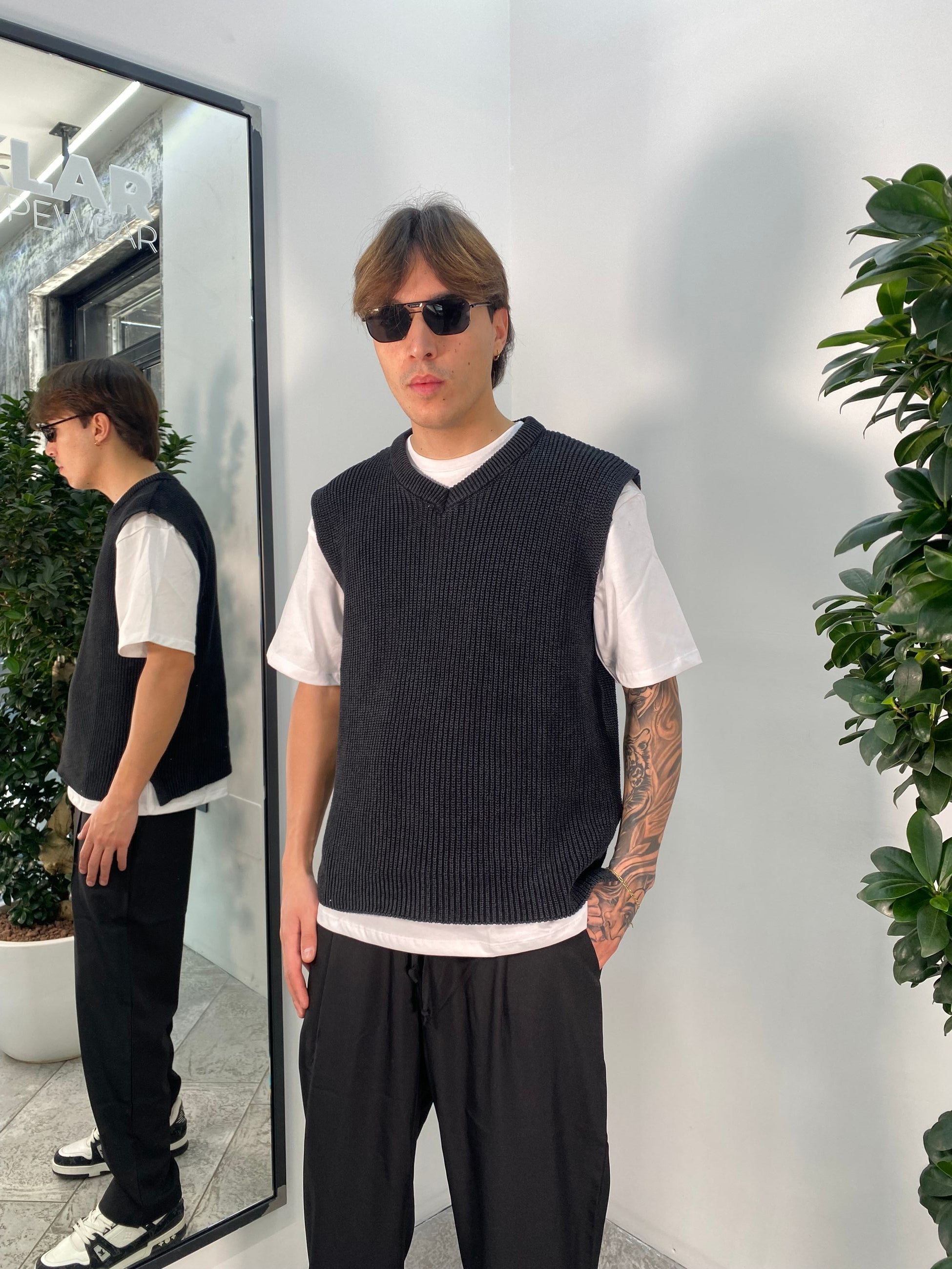 SMANICATO IN MAGLIA CON SCOLLO A PUNTA DI DIAMANTE - REGULAR FIT AC1287.NER