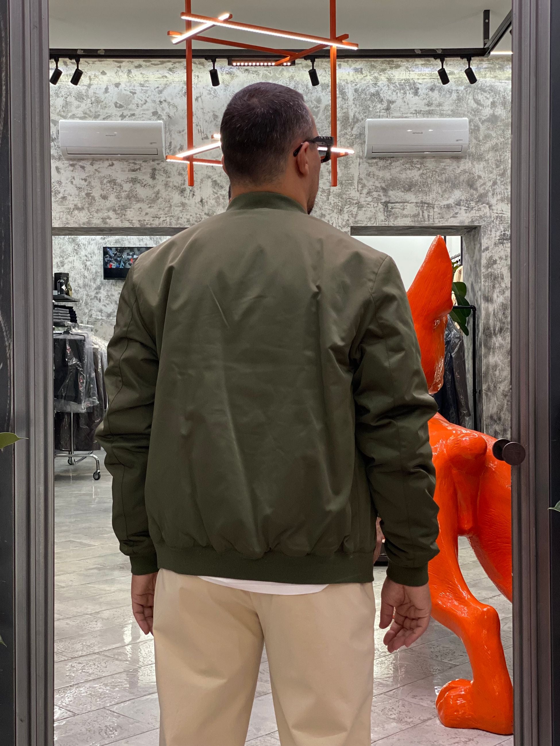 BOMBER IN NYLON MODELLO COLLEGE CON TASCHE ZIP ED ELASTICO AL FONDO - COMFORT FIT GL357R.VMIL