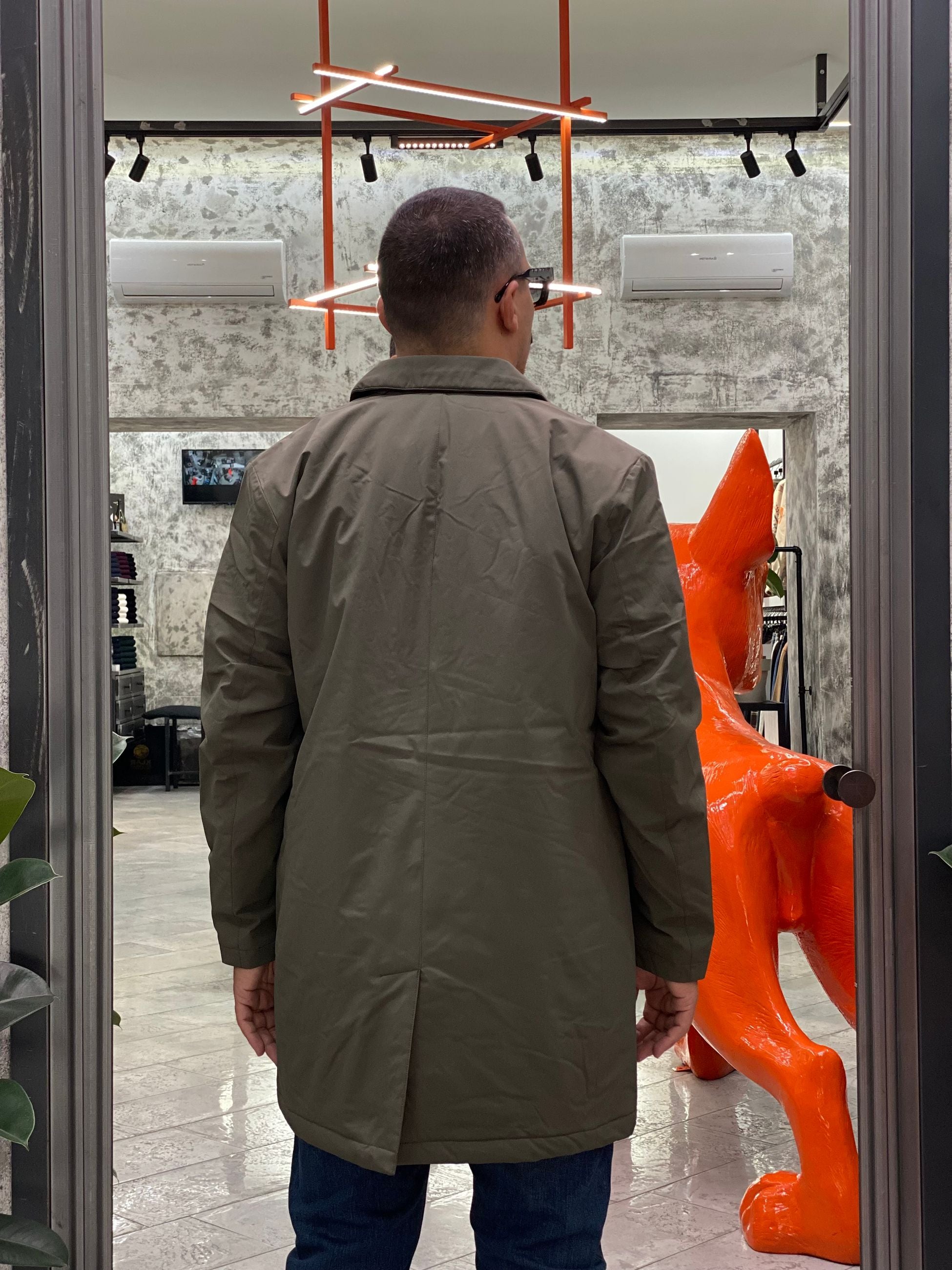 TRENCH IN LEGGERA IMBOTTITURA CON TASCHE A FILO E ABBOTTONATURA NASCOSTA - REGULAR FIT 26W01JK.VMIL