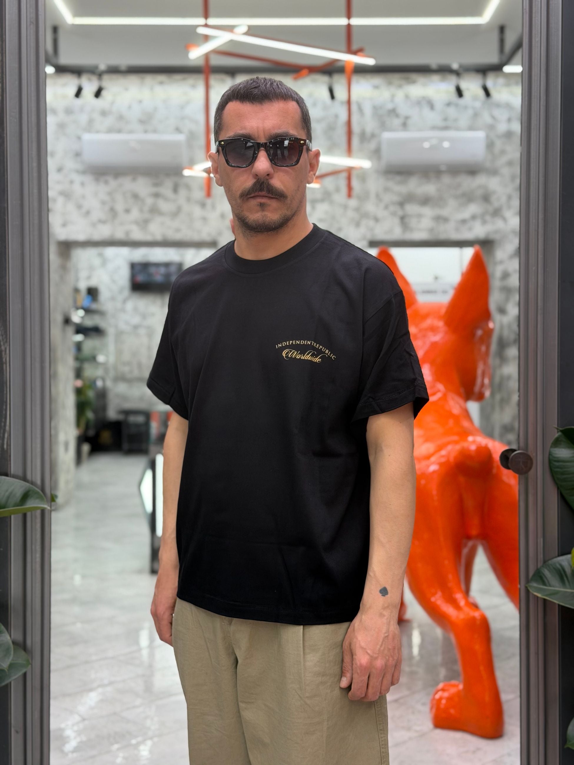 T-SHIRT MYKONOS BOXY/CROPPED FIT CON STAMPA SUL RETRO MYKONOS.NER