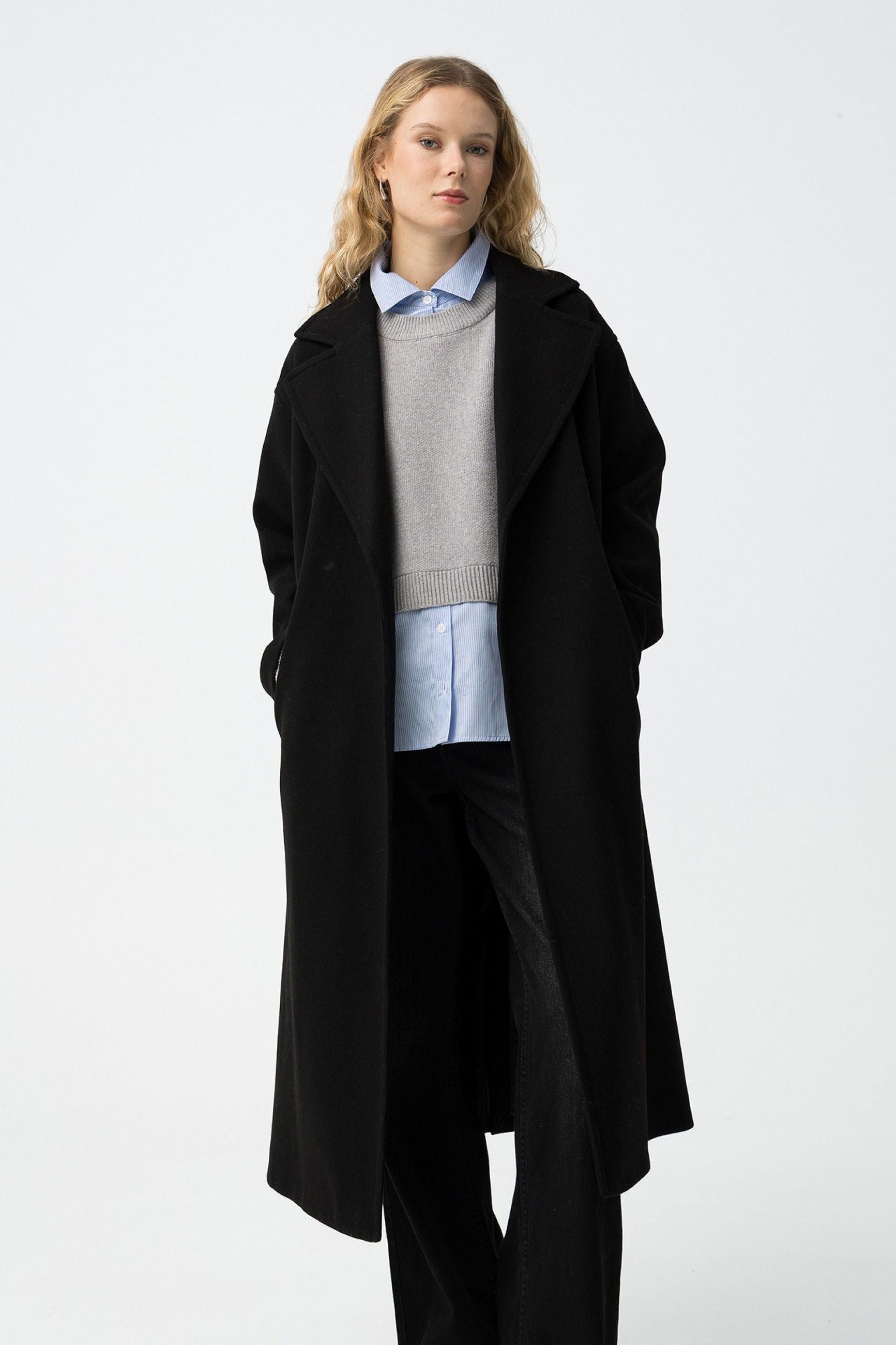 CAPPOTTO BEMBOM_1 LUNGO RELAXED FIT CON COLLO REVERS E CINTURA IN VITA 10062263.NER