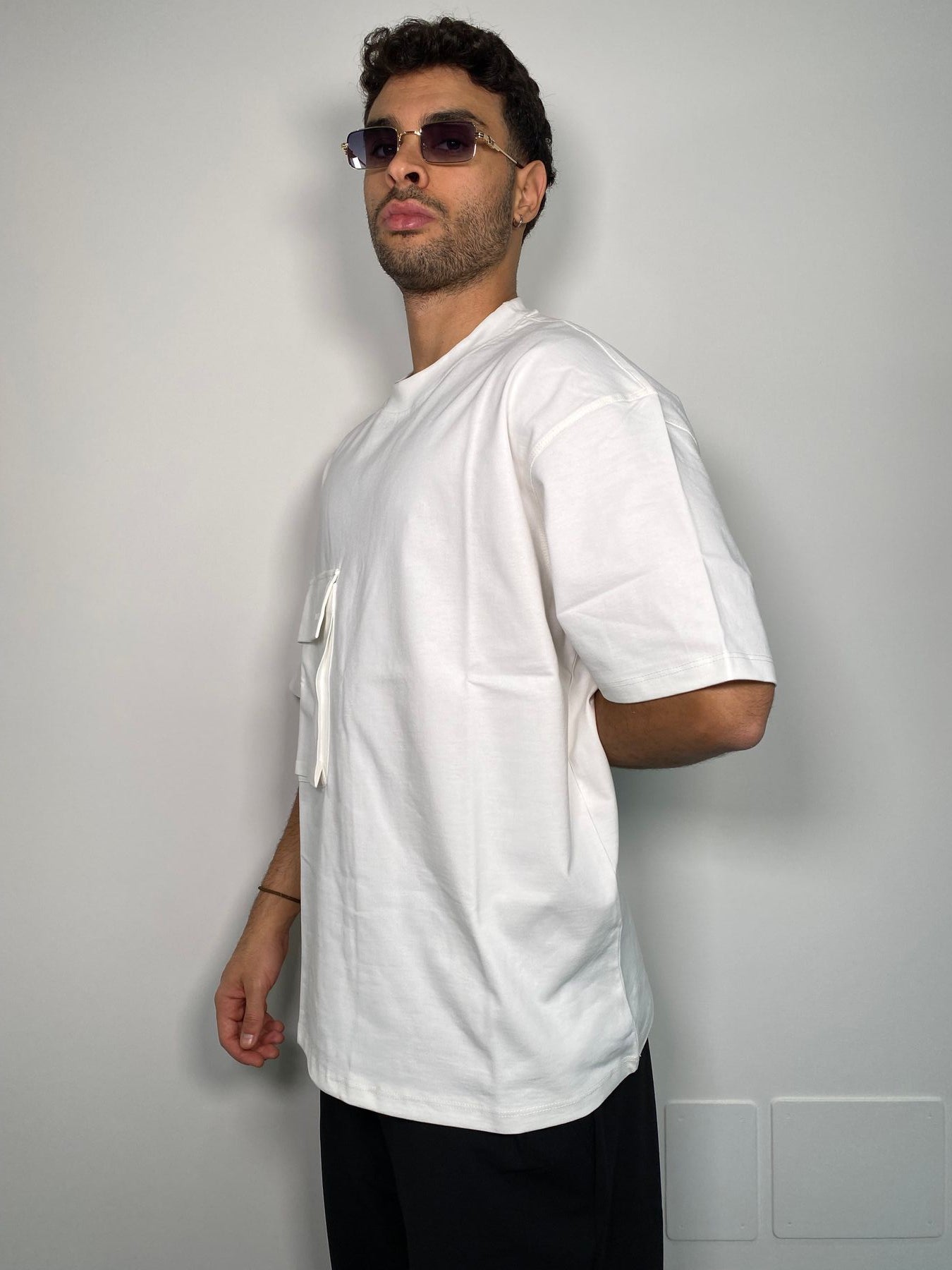 T-SHIRT CON TASCONE E LOGO RICAMATO LATO CUORE - OVERSIZE FIT