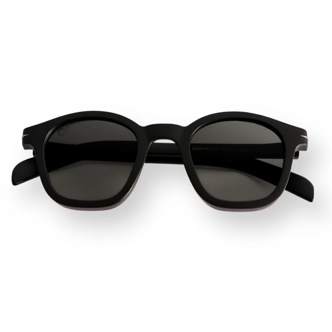 OCCHIALI CAPRI
COLORE MONTATURA NERO OPACO
COLORE LENTE NERO OS2030-C05