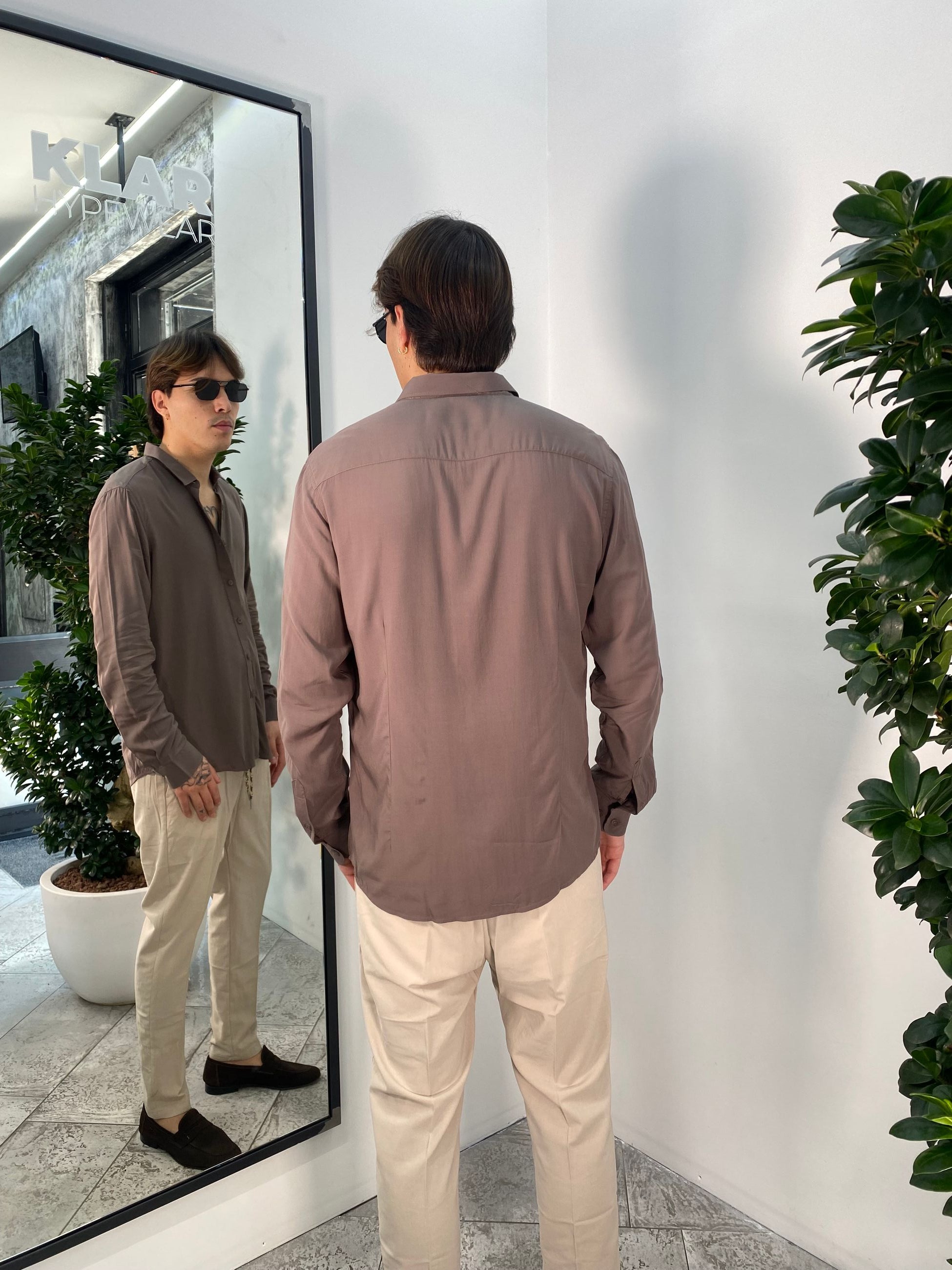 CAMICIA BASIC COLLO PICCOLO IN MORBIDA E LEGGERA VISCOSA - REGULAR FIT GL7677S-S25.MUD