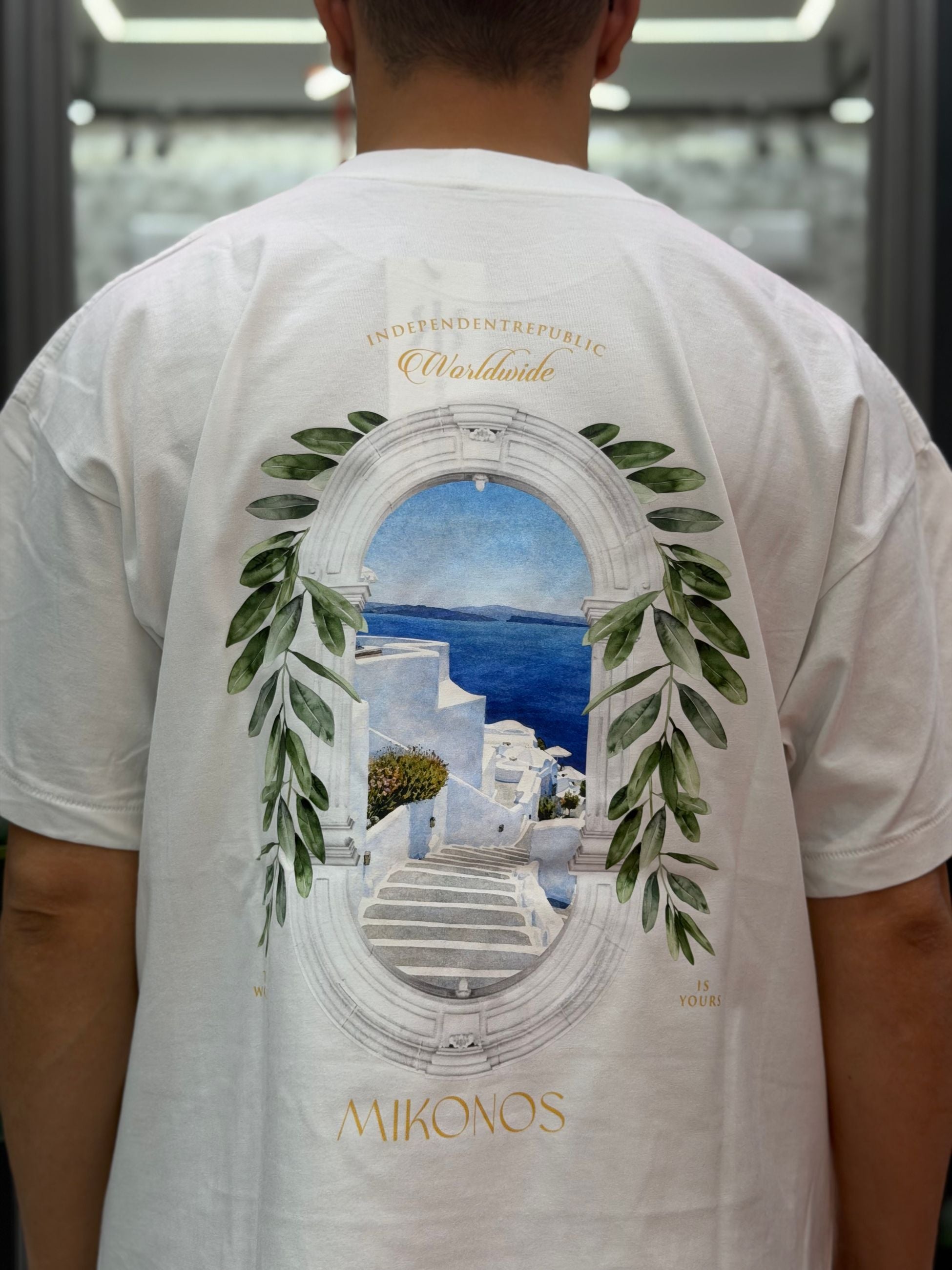 T-SHIRT MYKONOS BOXY/CROPPED FIT CON STAMPA SUL RETRO MYKONOS.BIA