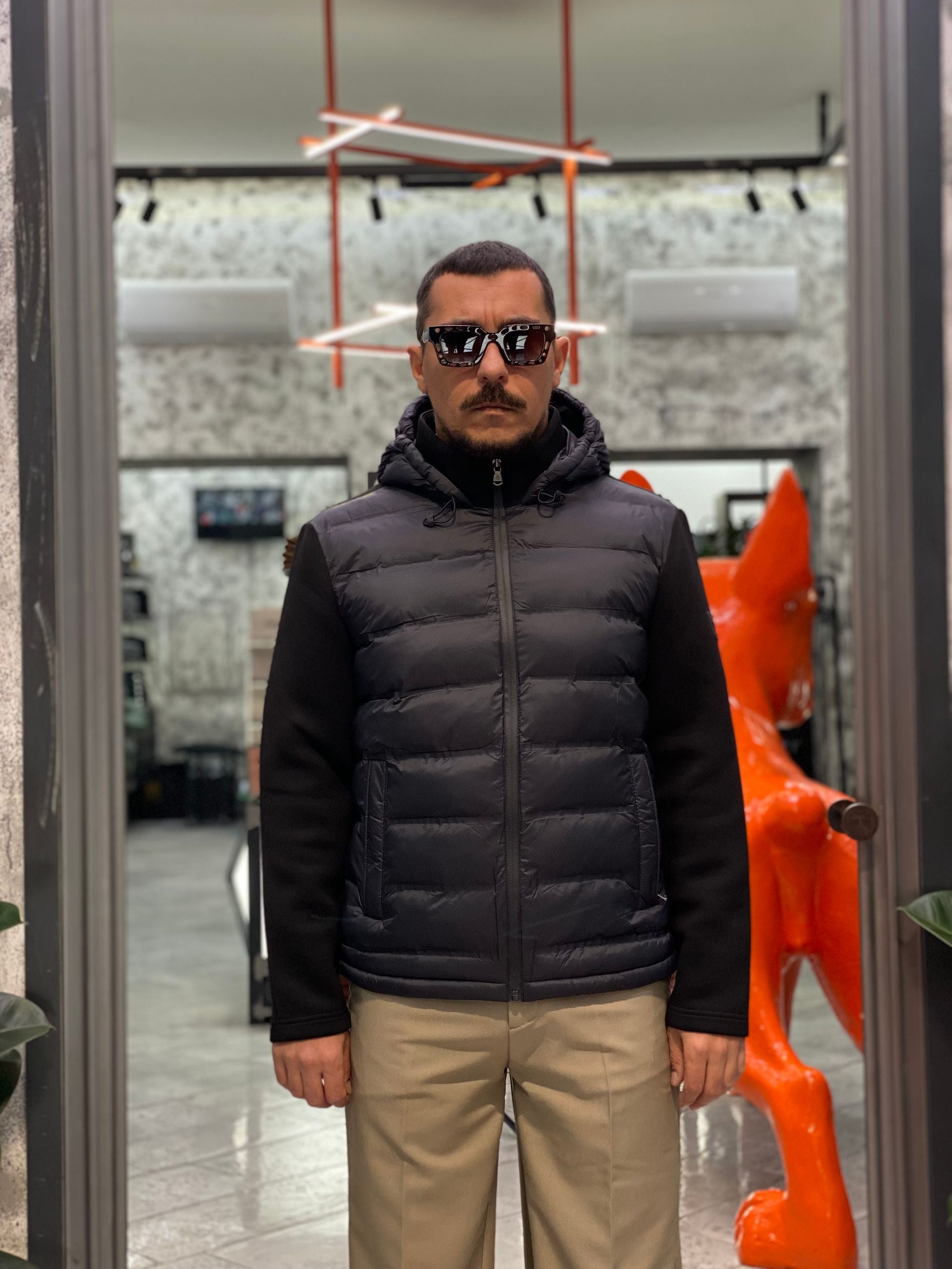 GIUBBINO GUNN CON CAPPUCCIO IN TESSUTO COMBINATO SCUBA-BONDED ELASTICIZZATO - COMFORT FIT CN.G225326.NER