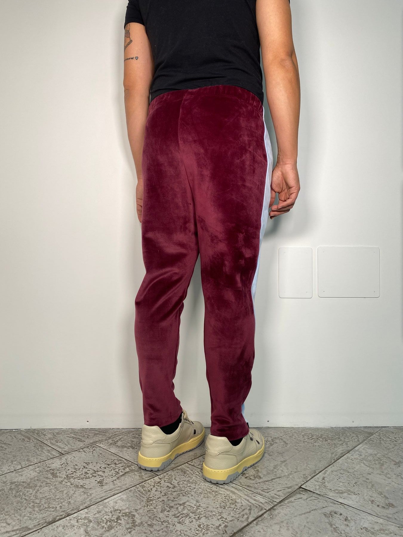 PANTALONE IN VELLUTO CON BANDA LATERALE IN CONTRASTO E ZIP ALLA CAVIGLIA - REGULAR FIT
