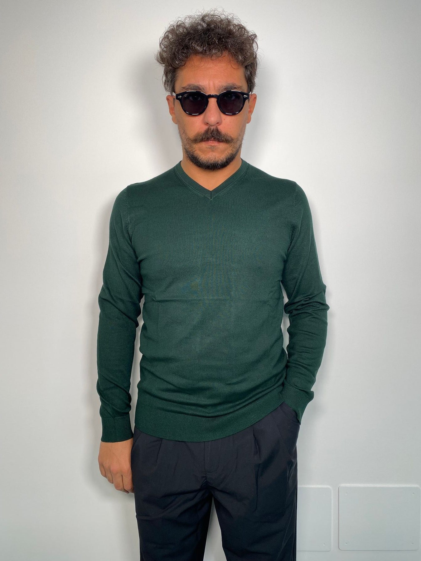 MAGLIA SCOLLO V BASIC IN MISTO VISCOSA FINEZZA 12 - REGULAR FIT