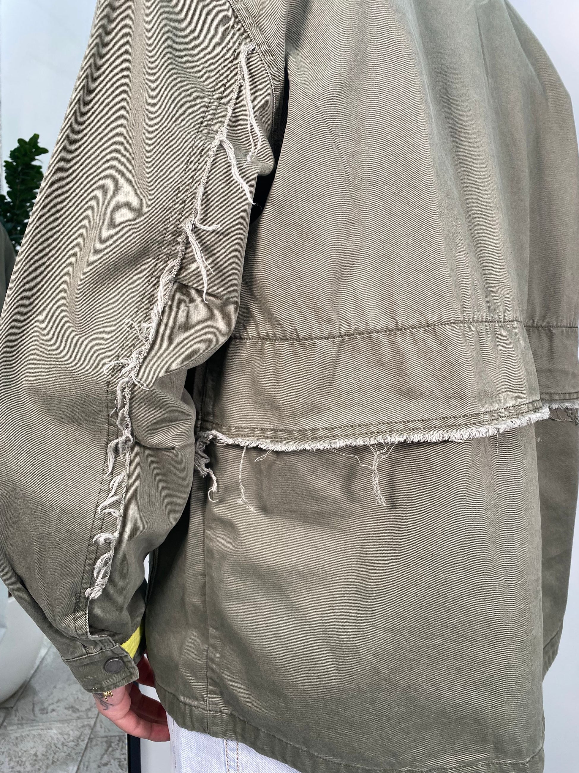 OVERSHIRT MILITARE CON BOTTONI AUTOMATICI E ABRASIONI - OVERSIZE FIT GL338R.VMIL