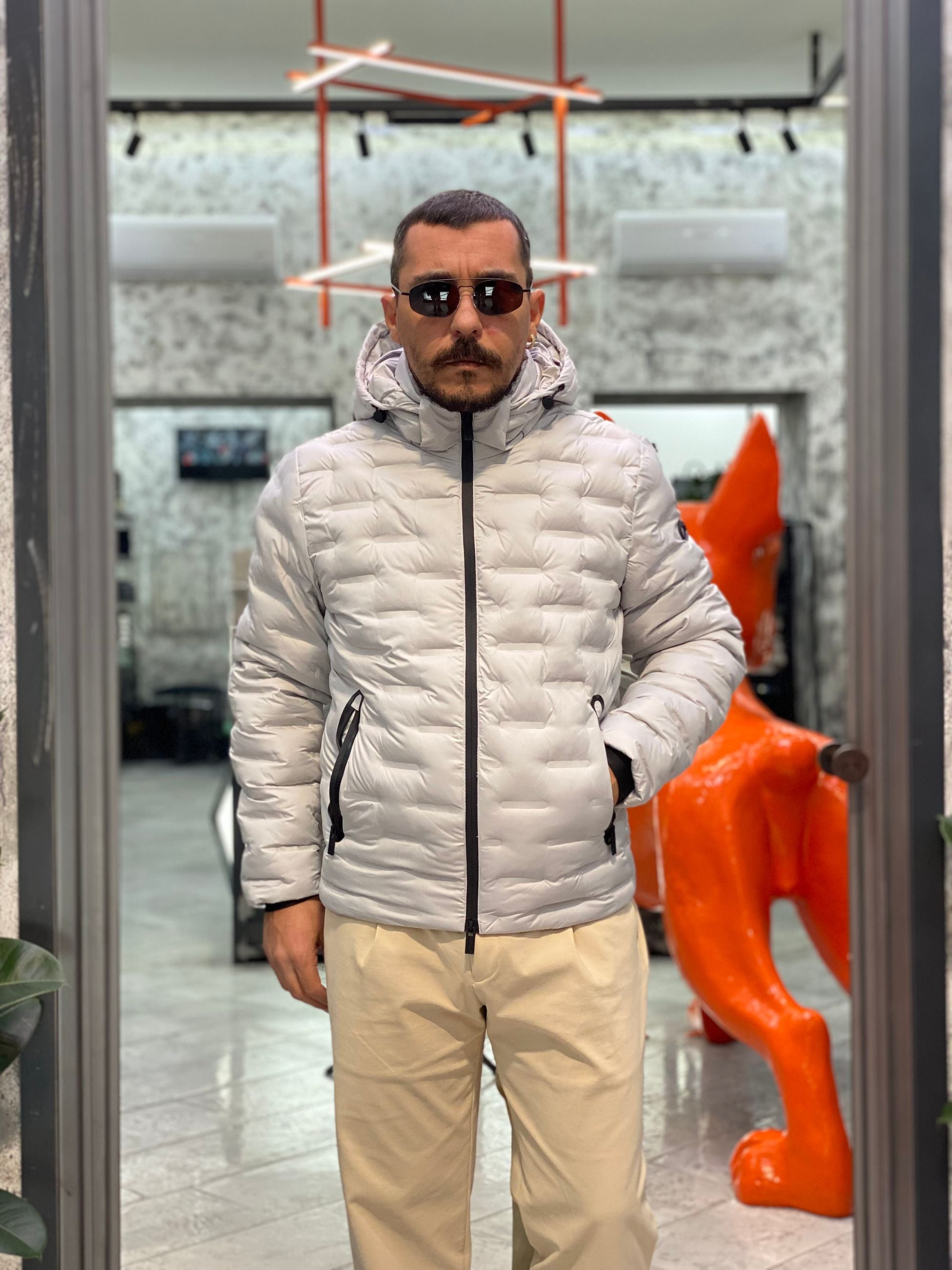 GIUBBINO TRAPUNTATO IN MICROFIBRA CON CAPPUCCIO REMOVIBILE. WATERPROOF / THERMAL INSULATOR / WINDPROOF - REGULAR FIT MK9940024.GRI