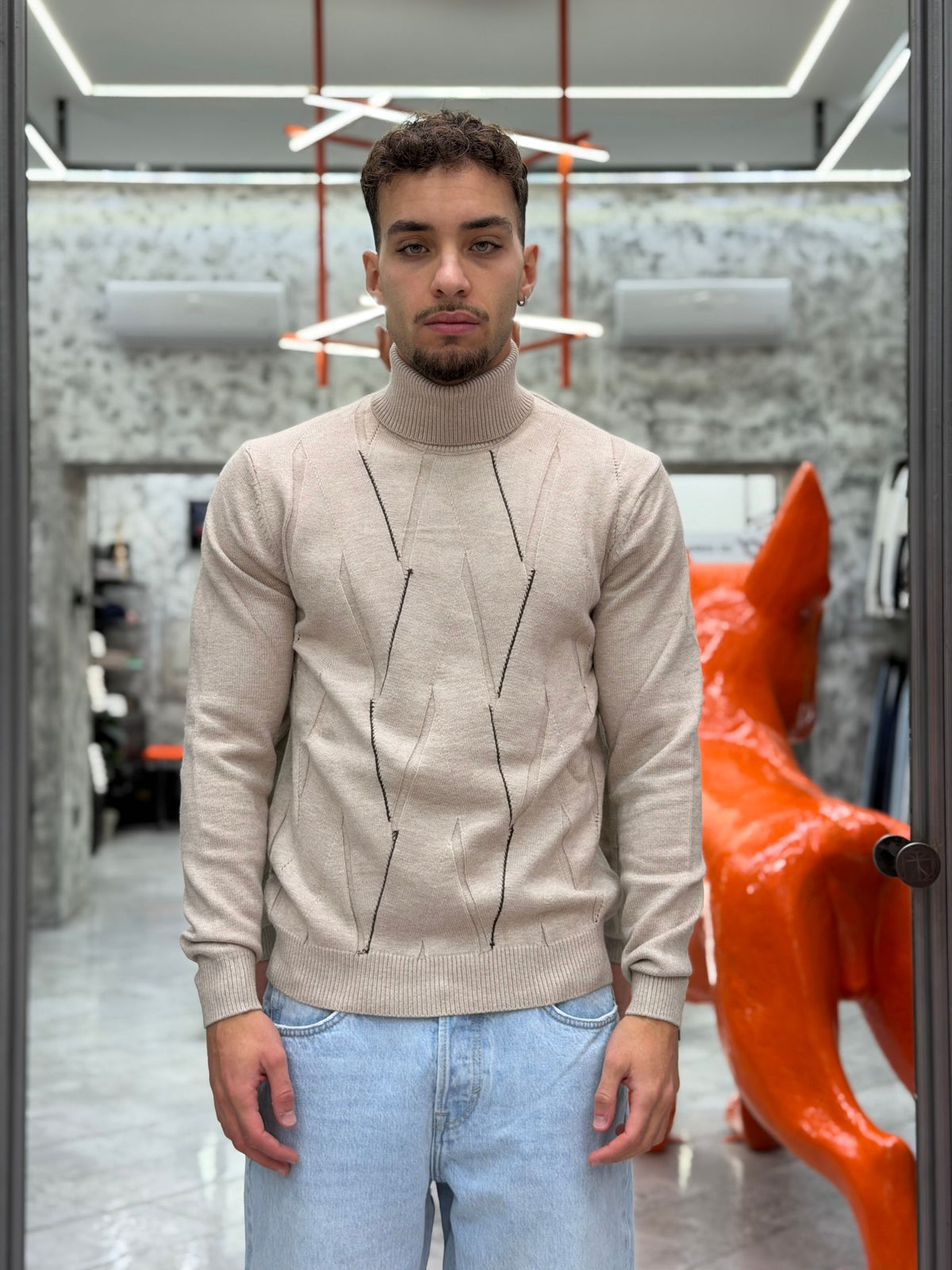 MAGLIA DOLCEVITA IN MORBIDA VISCOSA CON TRAMA ZIG ZAG A CONTRASTO - REGULAR FIT MI3361SS.BEI