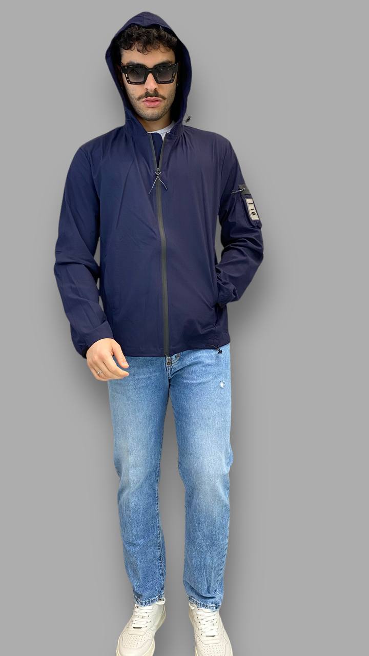 GIUBBINO CON CAPPUCCIO IN TESSUTO TECNICO ANTI PIOGGIA ANTI VENTO - REGULAR FIT