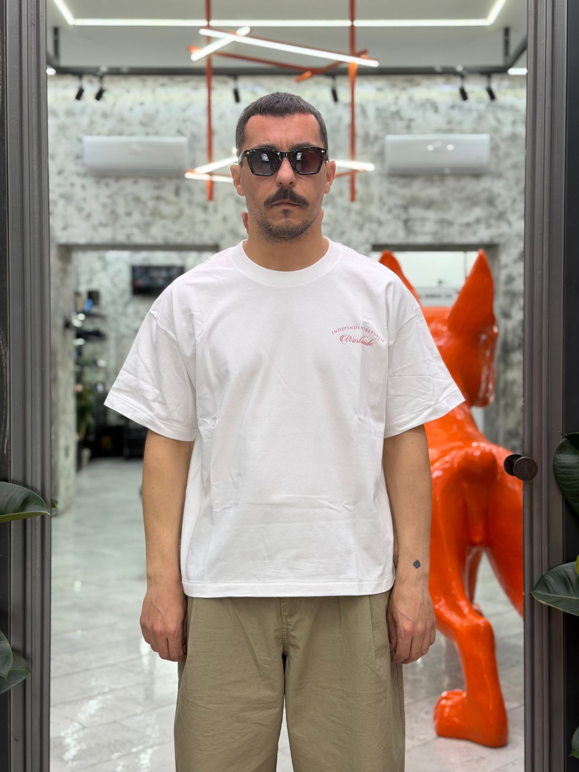 T-SHIRT IBIZA BOXY/CROPPED FIT CON STAMPA SUL RETRO IBIZA.BIA