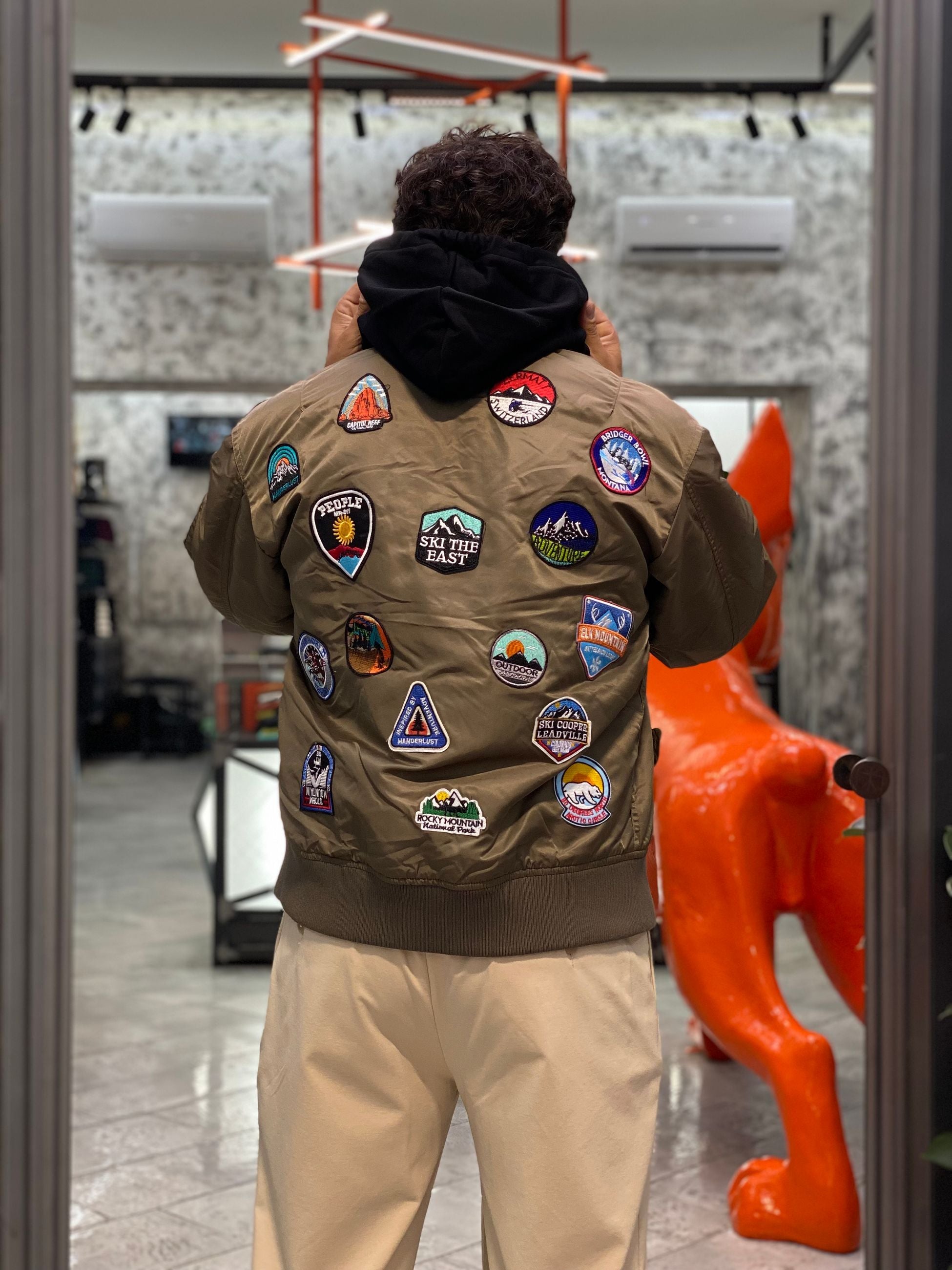 BOMBER FODERATO IN PURO COTONE CON PATCH APPLICATE E MAXI COULISSE E CAPPUCCIO REMOVIBILE - OVER FIT M252282-6
