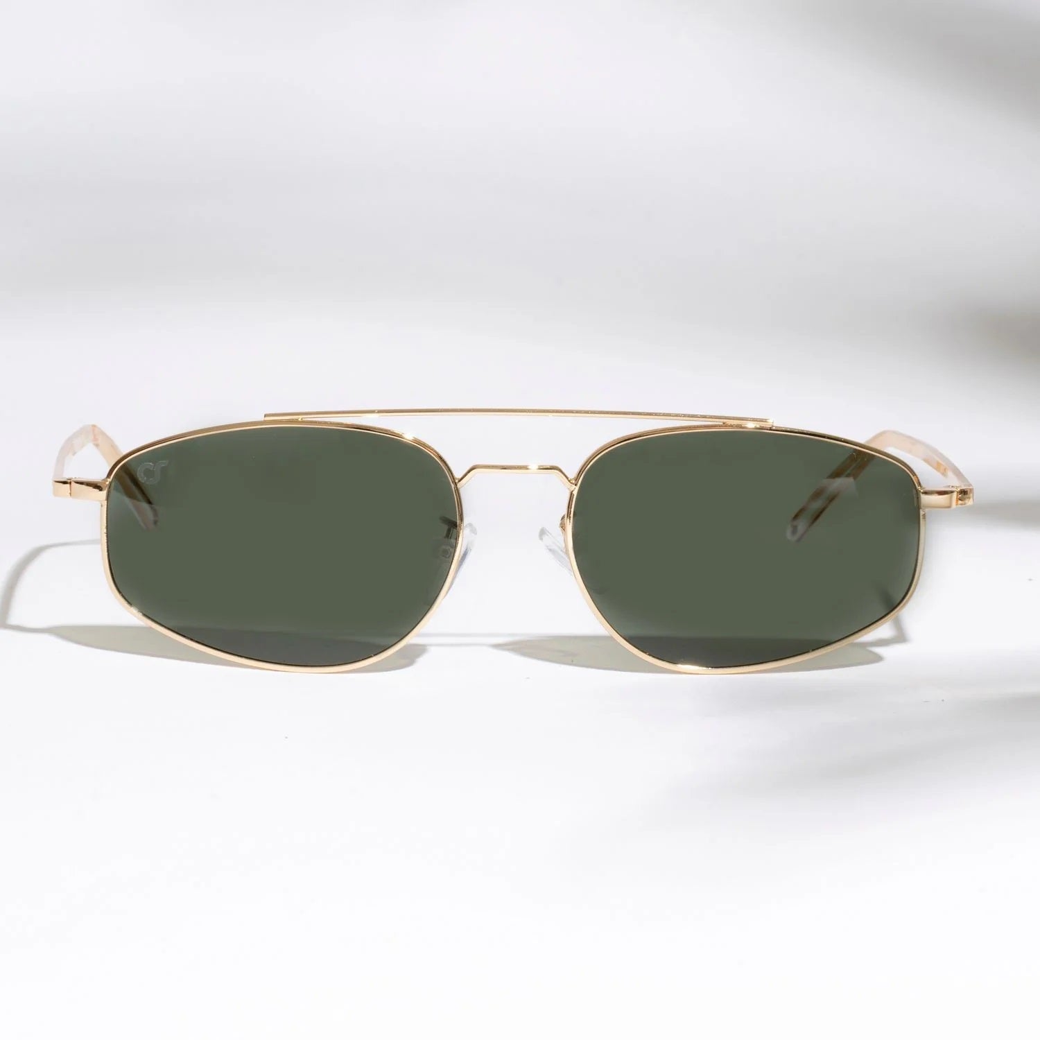 OCCHIALI DETROIT PETROLIO
COLORE MONTATURA ORO
COLORE LENTE VERDE PETROLIO OS2040-C02