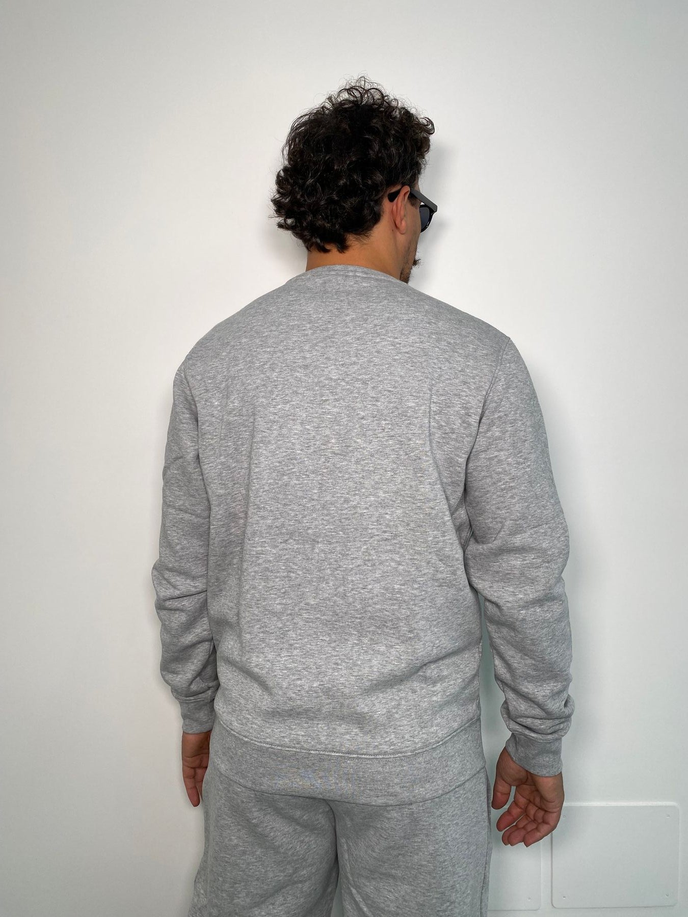 FELPA GIROCOLLO BASIC DA COMPLETO CON PATCH GOMMATO - REGULAR FIT