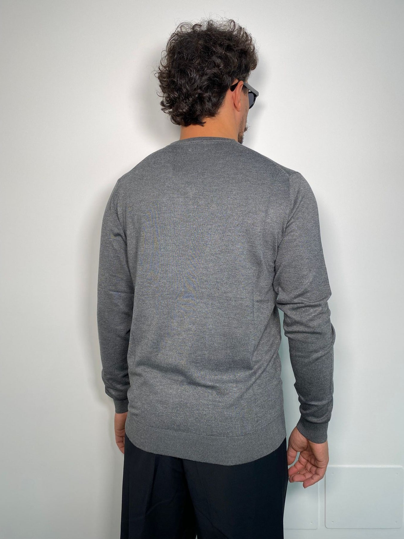 MAGLIA SCOLLO V BASIC IN MISTO VISCOSA FINEZZA 12 - REGULAR FIT