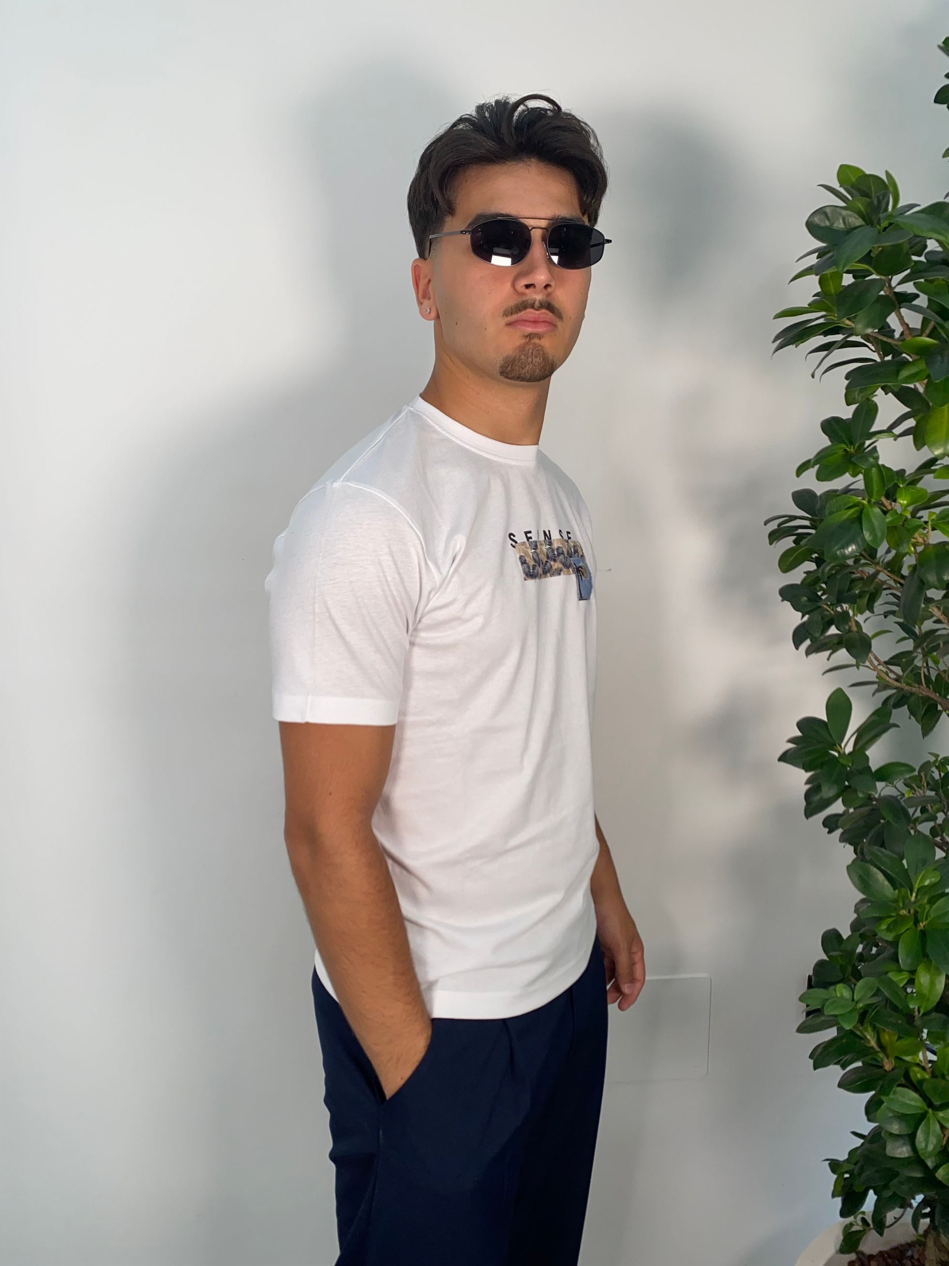 T-SHIRT IN 100% COTONE PREMIUM CON LOGO E RICAMO TROPICAL - REGULAR FIT TE2973SS