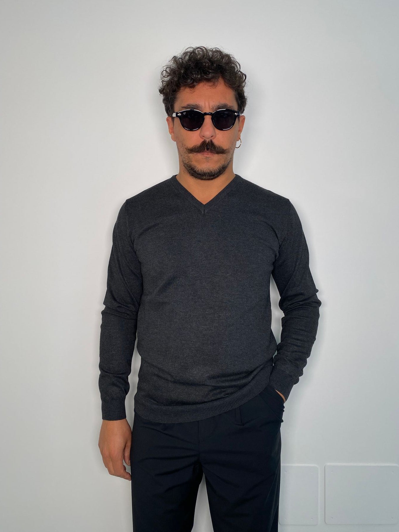 MAGLIA SCOLLO V BASIC IN MISTO VISCOSA - REGULAR FIT