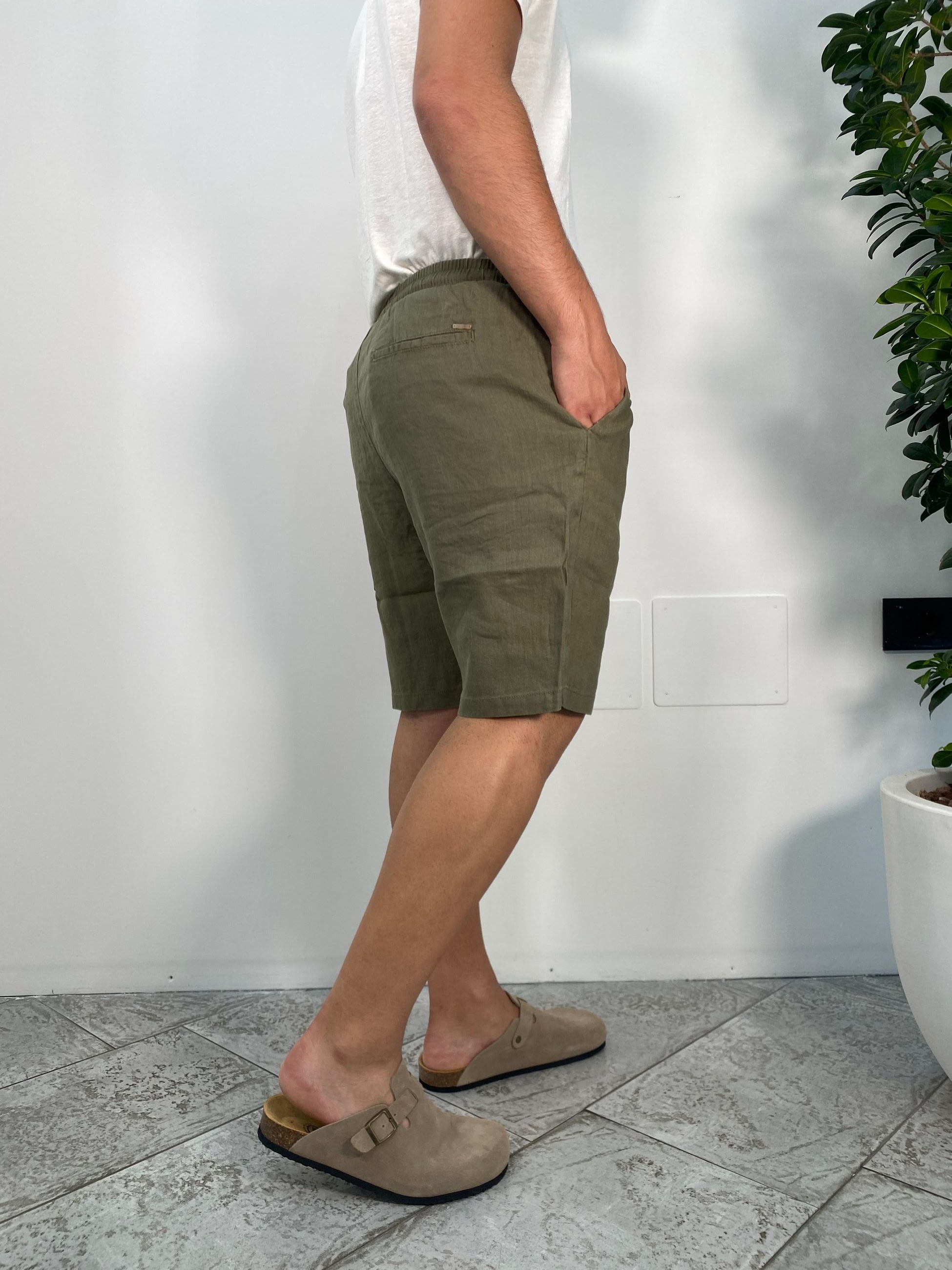BERMUDA IN 100% LINO CON LACCIO E ACCESSORIO CATENA REMOVIBILE - REGULAR FIT FJ3269-S25.VMIL