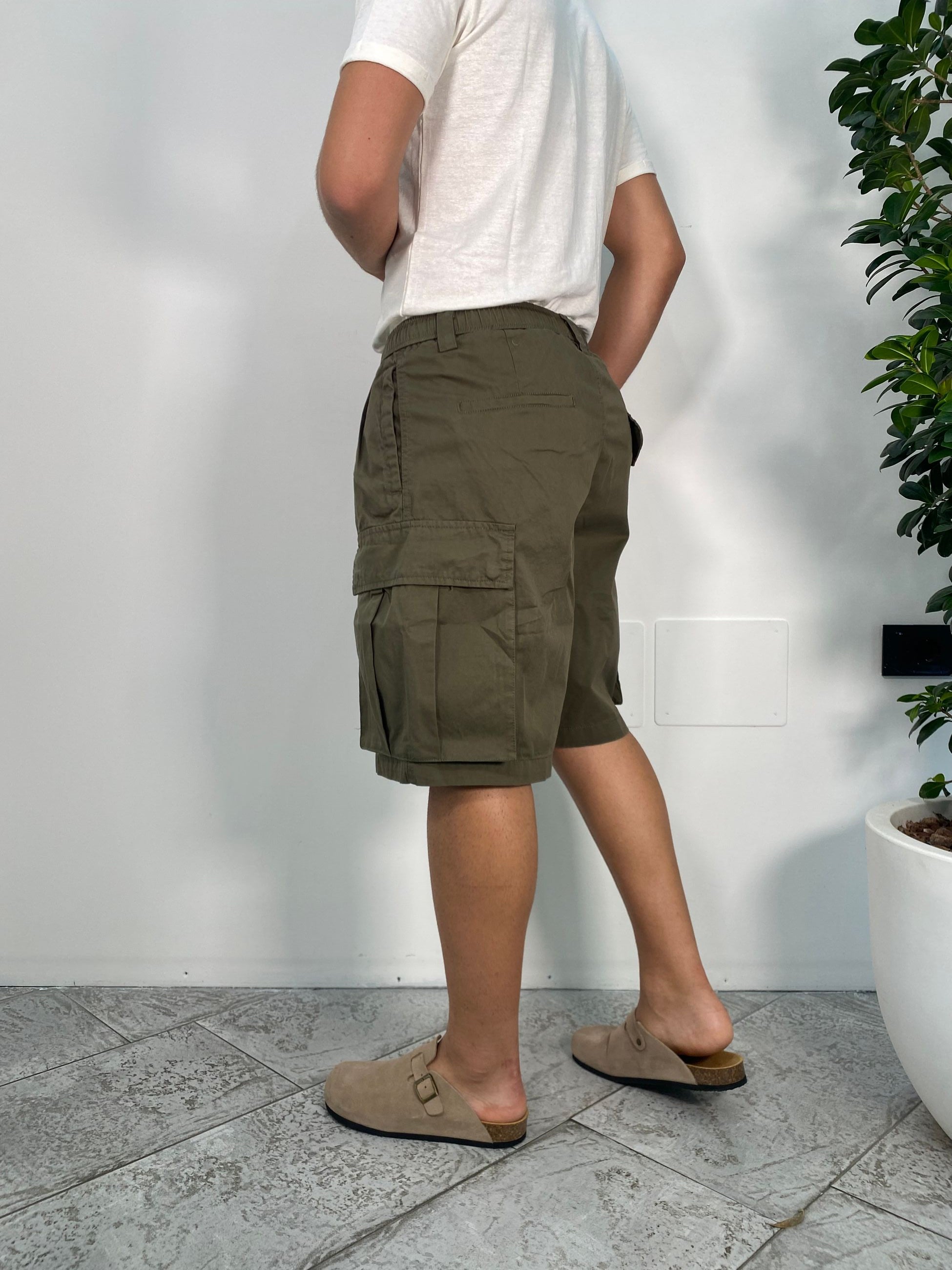 BERMUDA CARGO CON LACCIO E TASCONI - OVER FIT GLW033G-S25.MIL