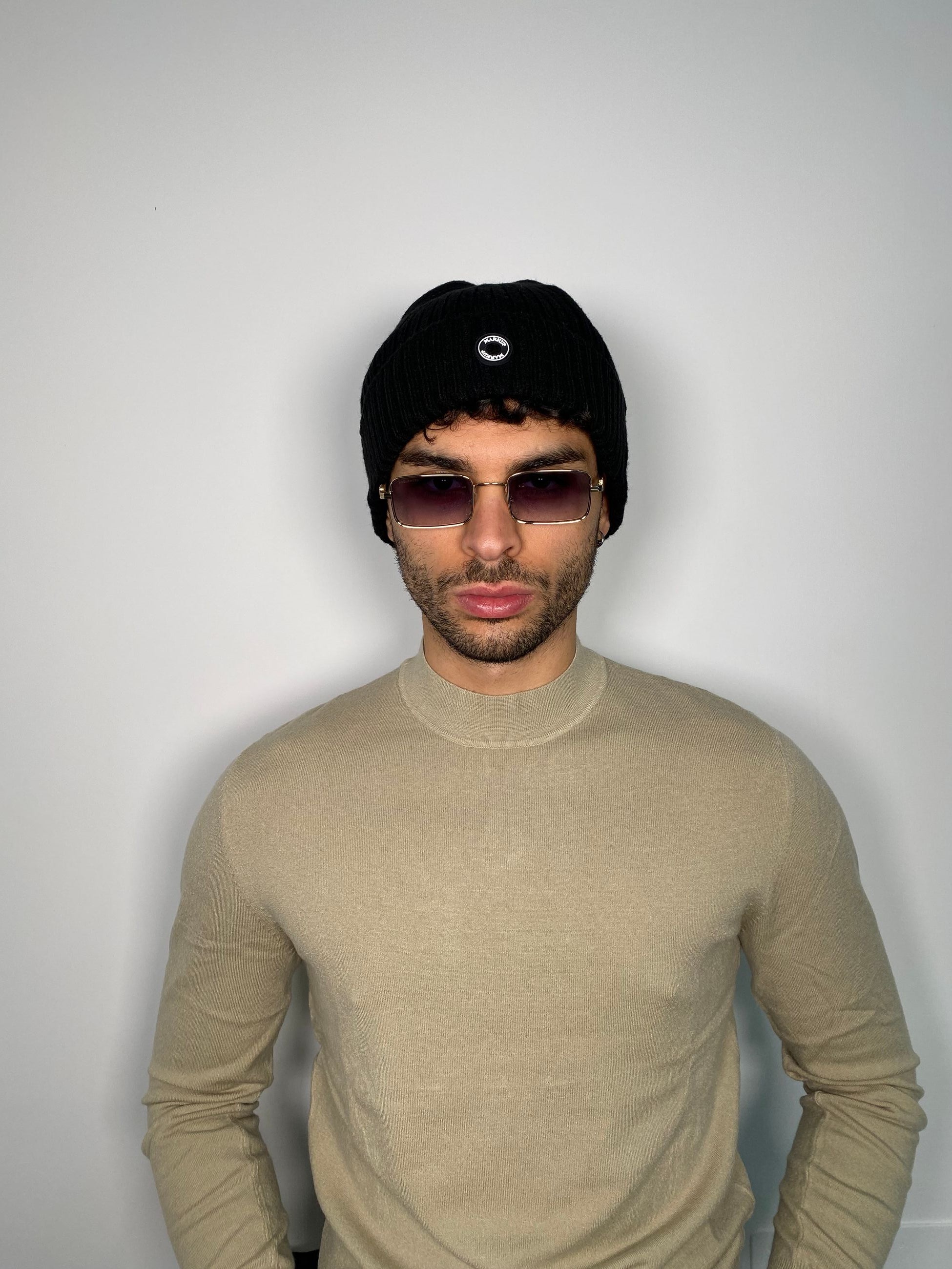 CAPPELLO A COSTE CON LOGO APPLICATO