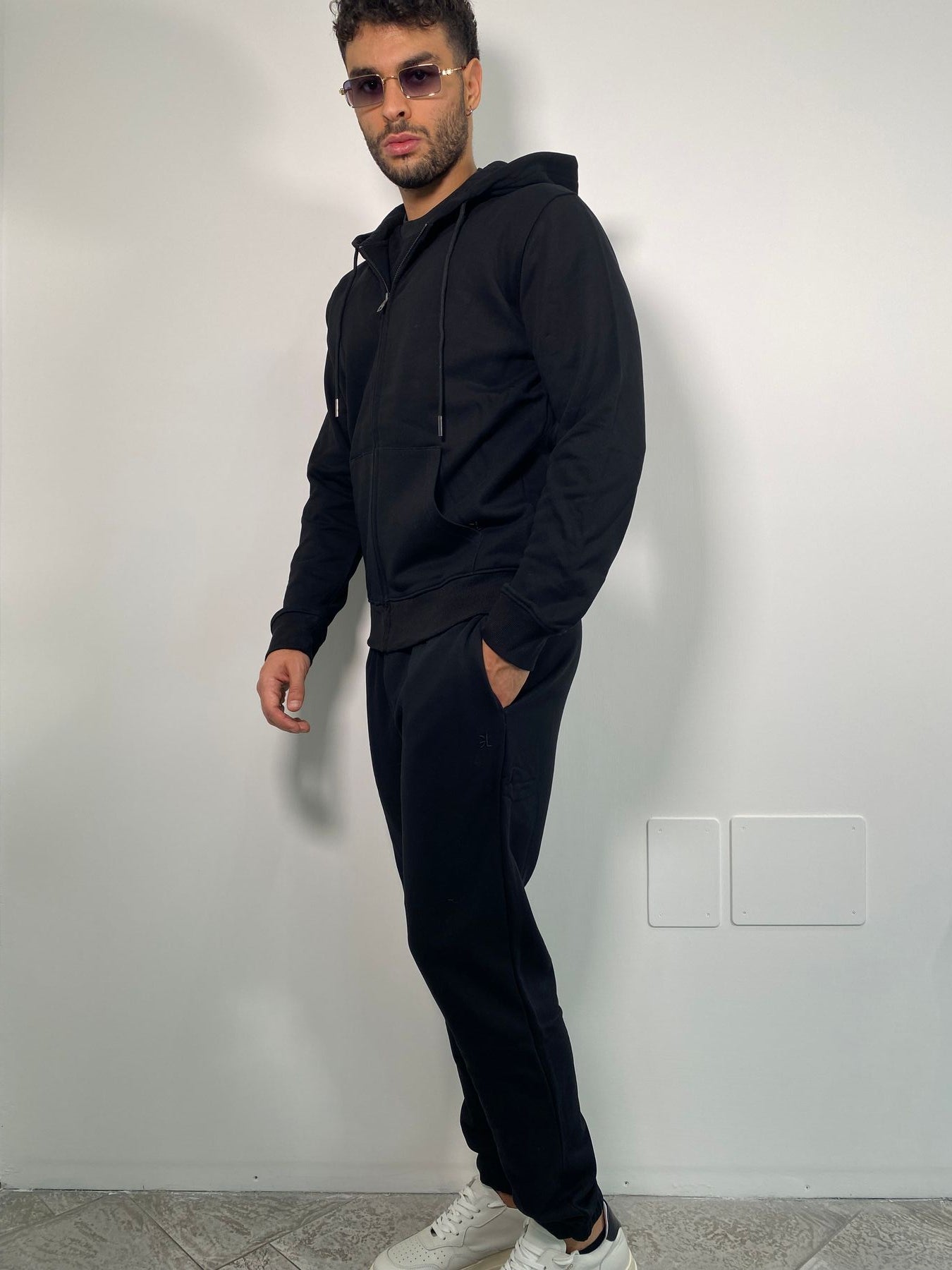 FELPA ZIP BASIC CON CAPPUCCIO DA COMPLETO - REGULAR FIT