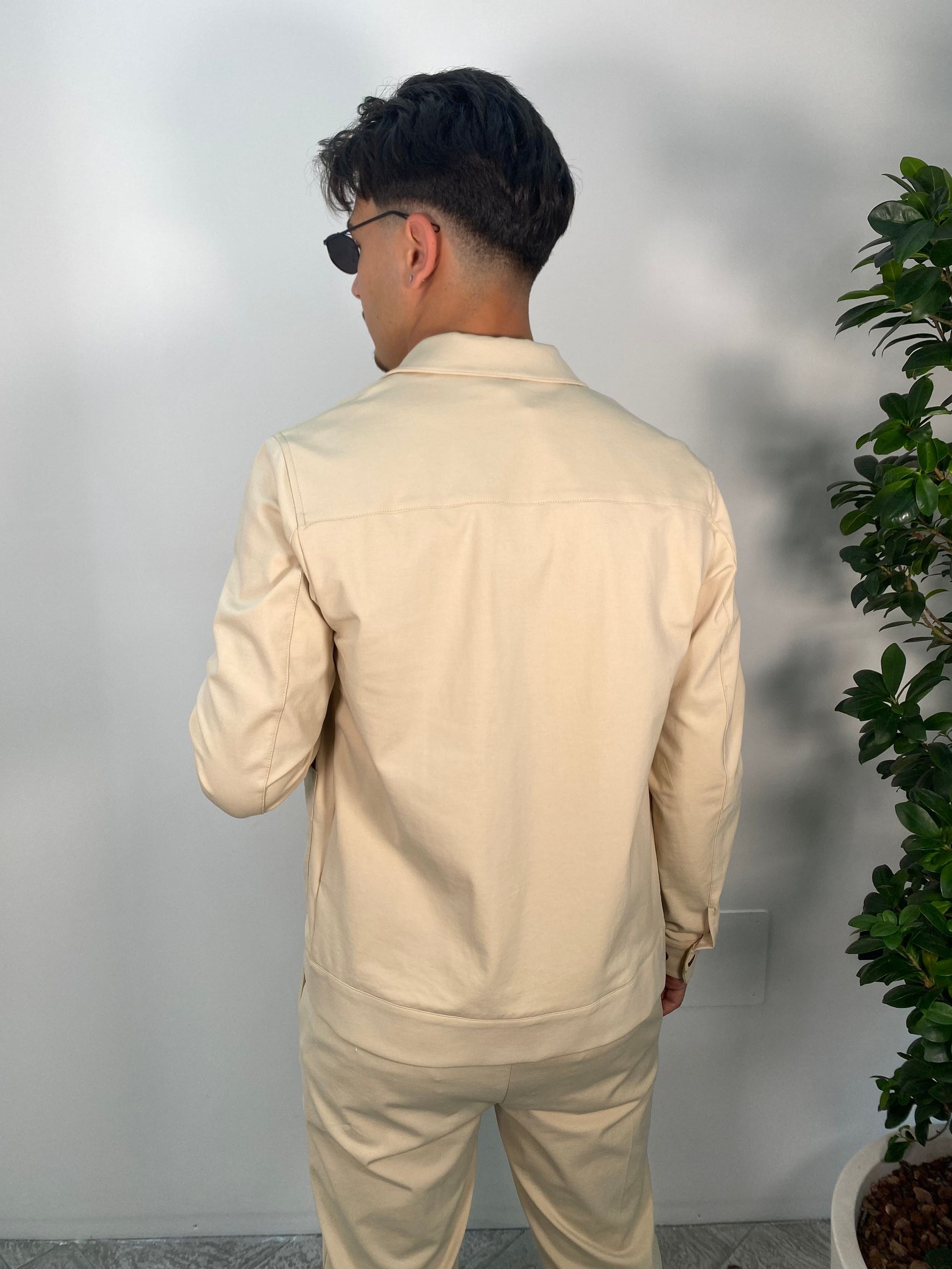 OVERSHIRT DA COMPLETO CON TASCHE A TOPPA IN TESSUTO PUNTO MILANO LEGGERO ED ELASTICIZZATO - REGULAR FIT GBE1042SS.BEI