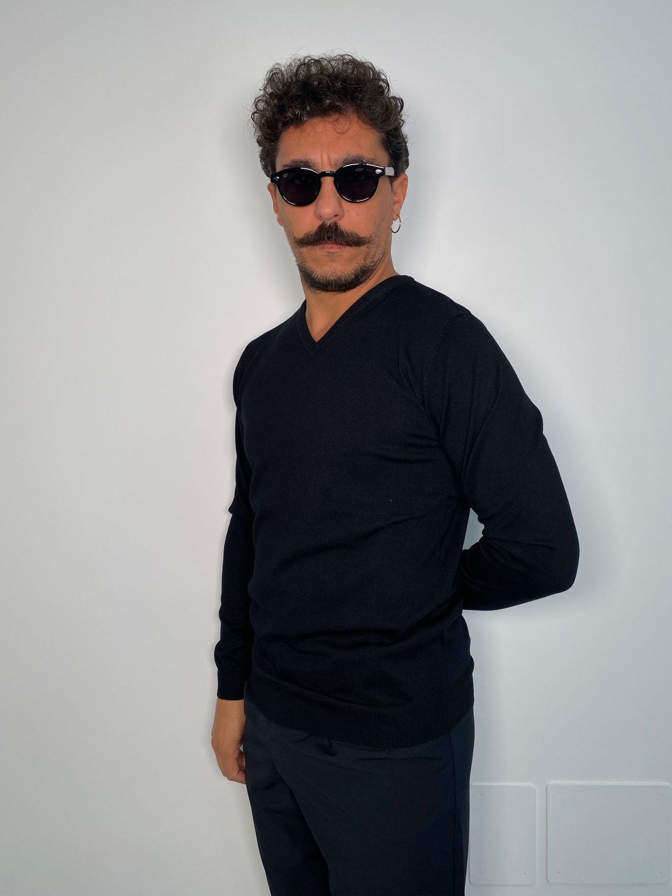 MAGLIA SCOLLO V BASIC IN MISTO VISCOSA - REGULAR FIT