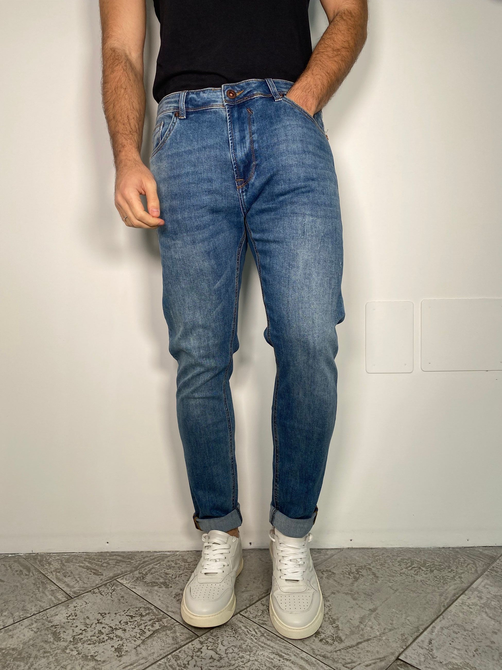 JEANS BRUCE IN TELA ELASTICIZZATA CON MICRO ABRASIONI - REGULAR FIT