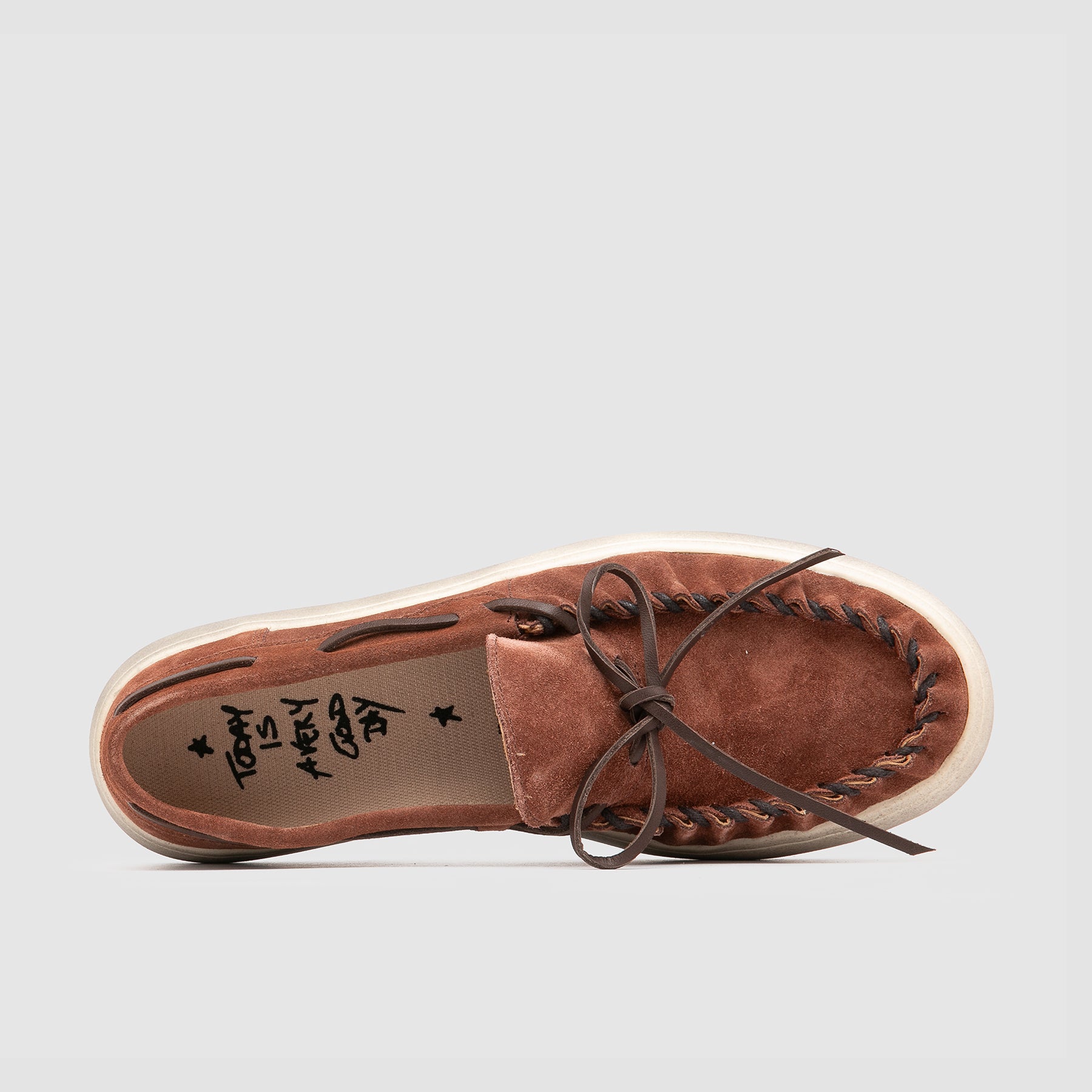 SNEAKER IN CAMOSCIO CON CUCITURA MOCASSINO E ARRICCIATURE CON FONDO BOMBATO LAVORATO A MANO 47401.TC