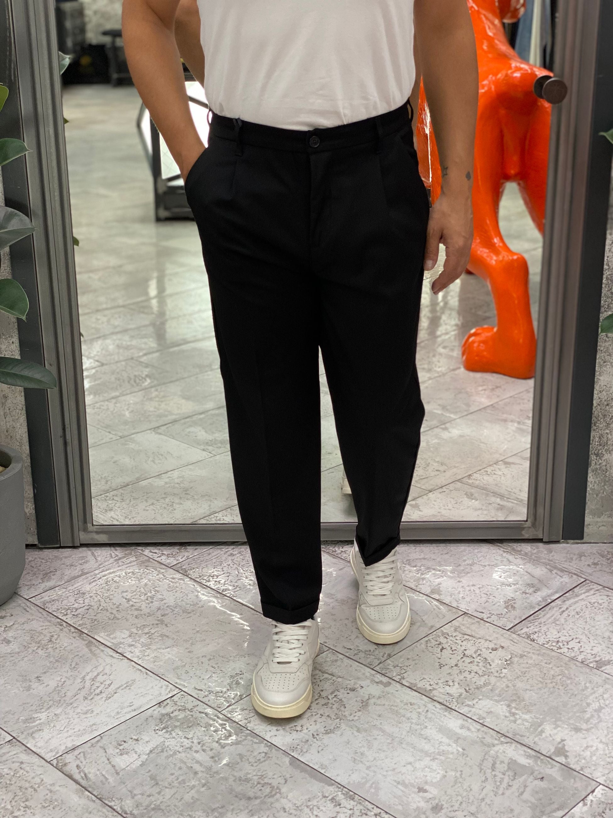 PANTALONE DA COMPLETO IN TESSUTO ELEGANTE CON PINCE E RISVOLTO - REGULAR FIT GN21792.NER