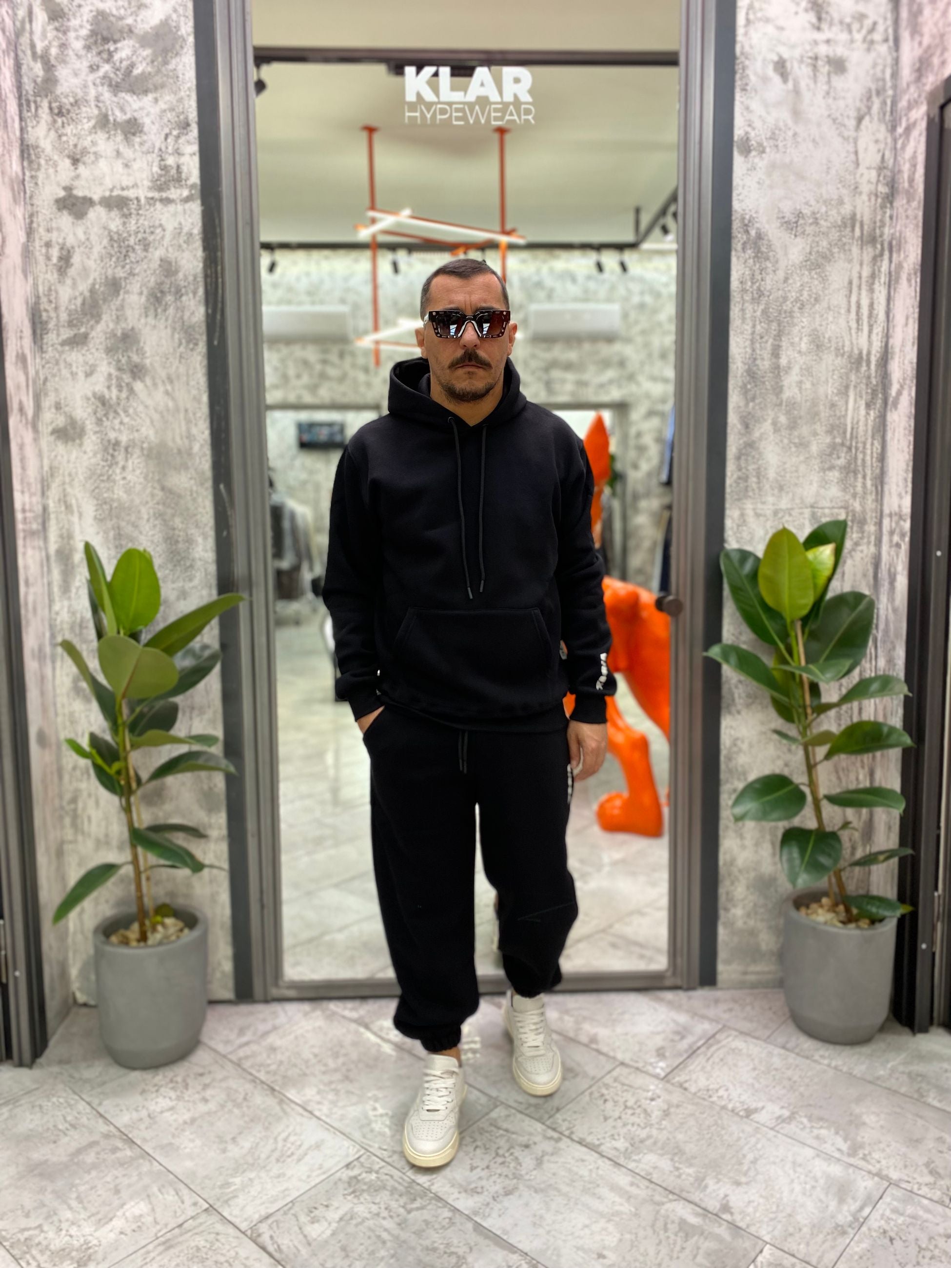FELPA CAPPUCCIO IN POLICOT CON TASCA MARSUPIO E LOGO SUL BRACCIO SINISTRO - REGULAR FIT M2520191.NER