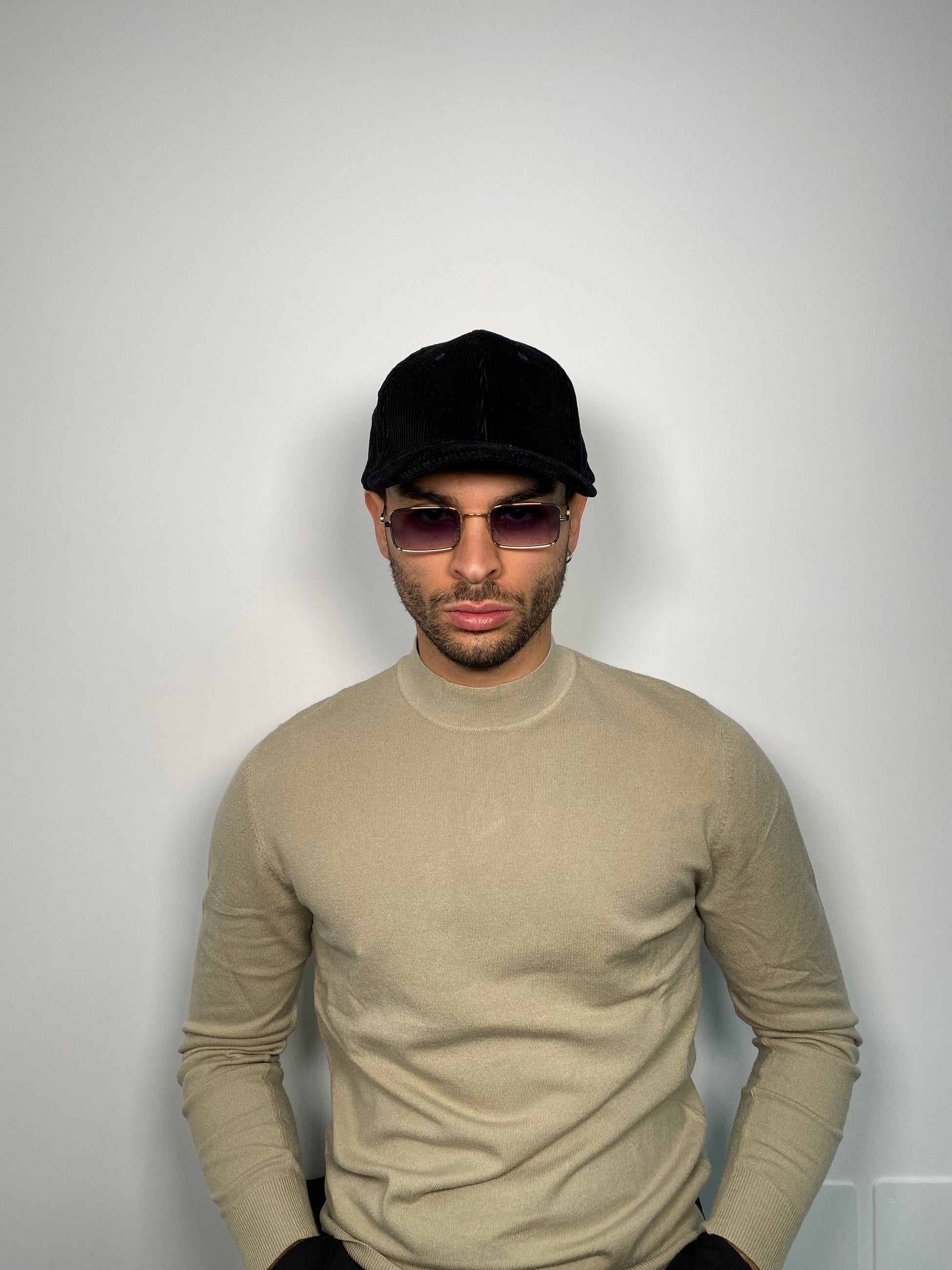 CAPPELLO IN VELLUTO A COSTE CON VISIERA