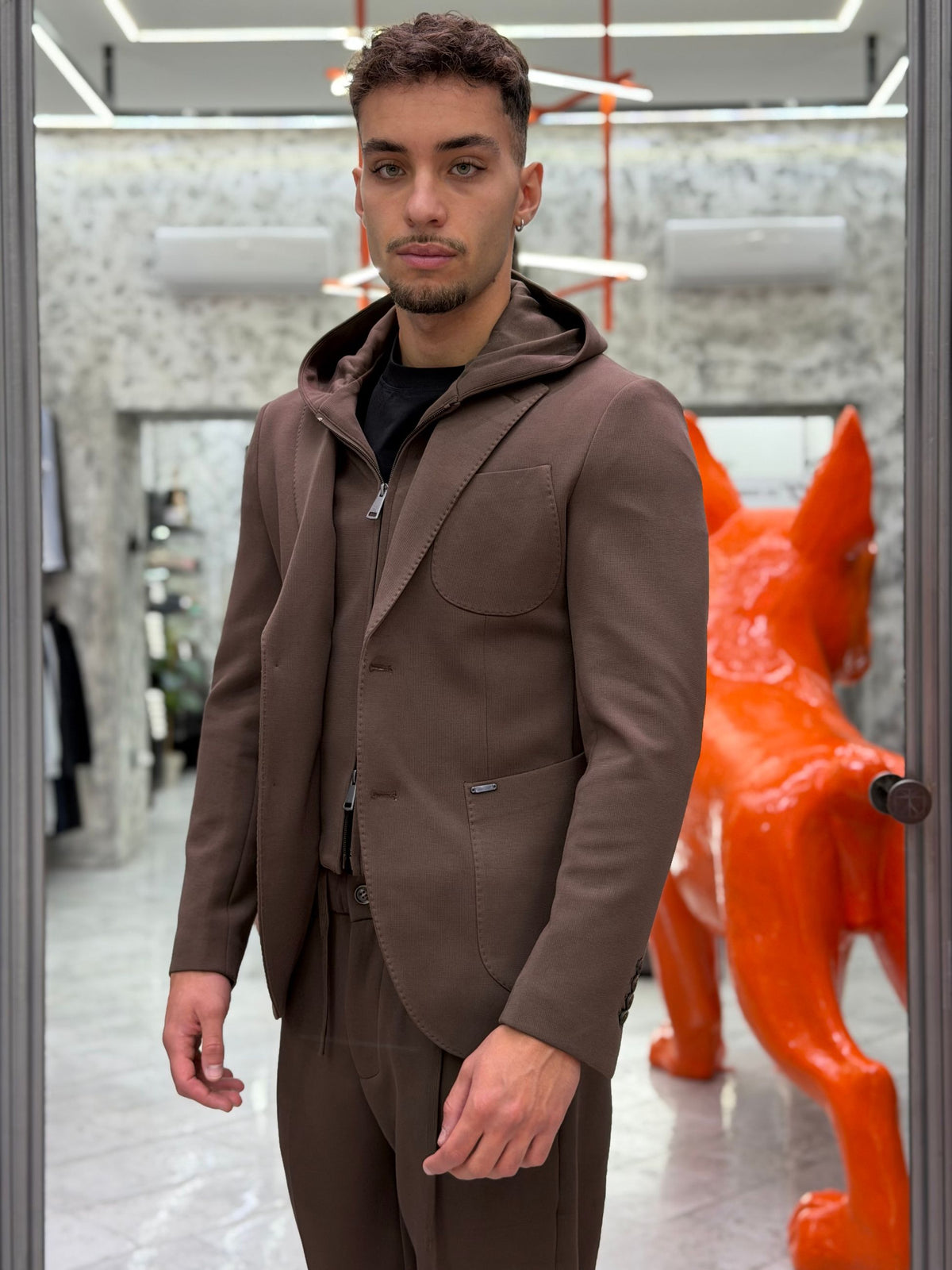 GIACCA DA COMPLETO MONOPETTO IN TESSUTO PUNTO MILANO ELASTICIZZATO CON TASCHE A TOPPA E CAPPUCCIO REMOVIBILE - REGULAR FIT GL3006TR-F26.COF
