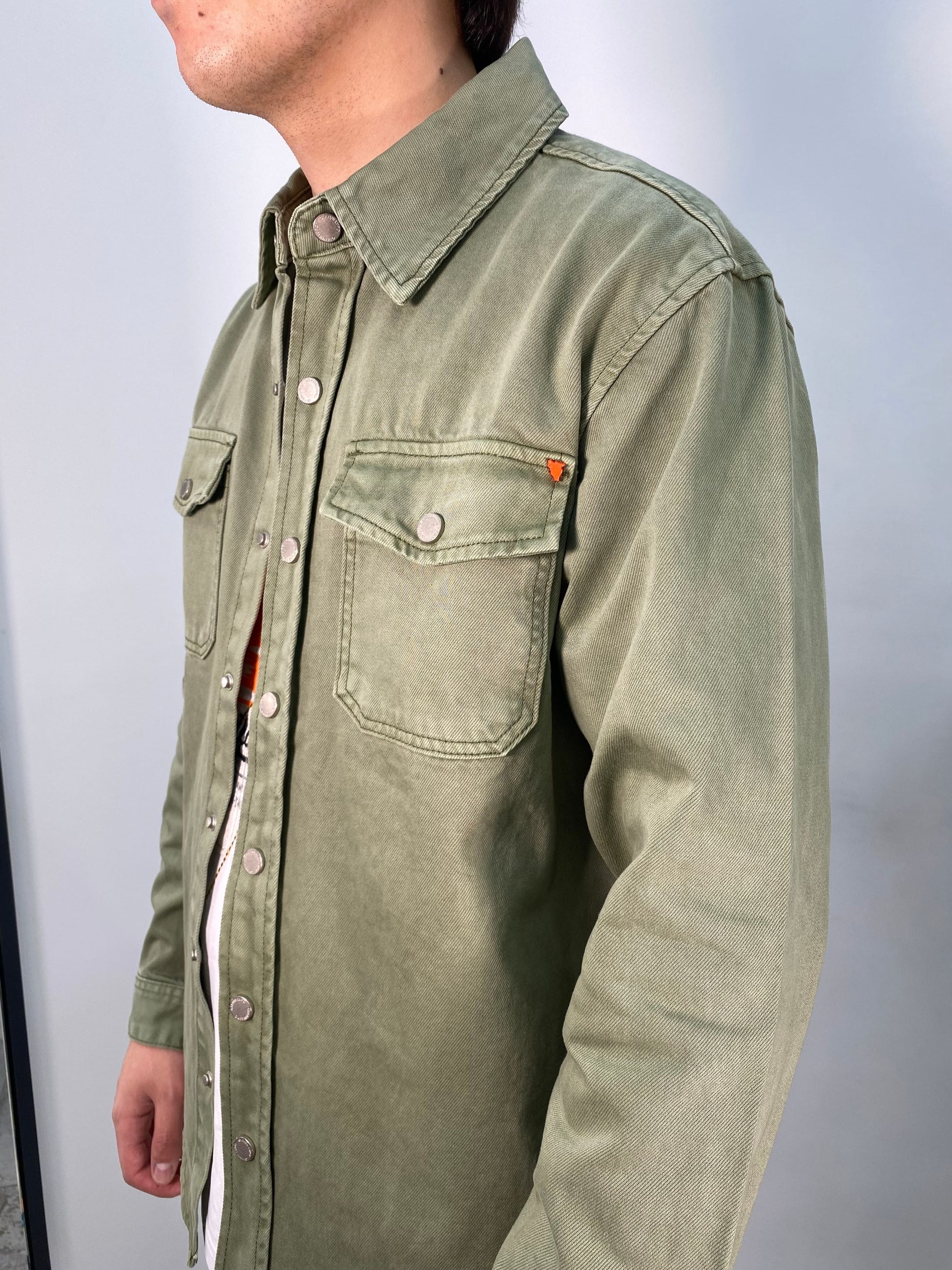 GIUBBINO/CAMICIA IN JEANS CON TASCHE A TOPPA E BOTTONI AUTOMATICI IN METALLO - REGULAR FIT GL6292Q-S25.SAL
