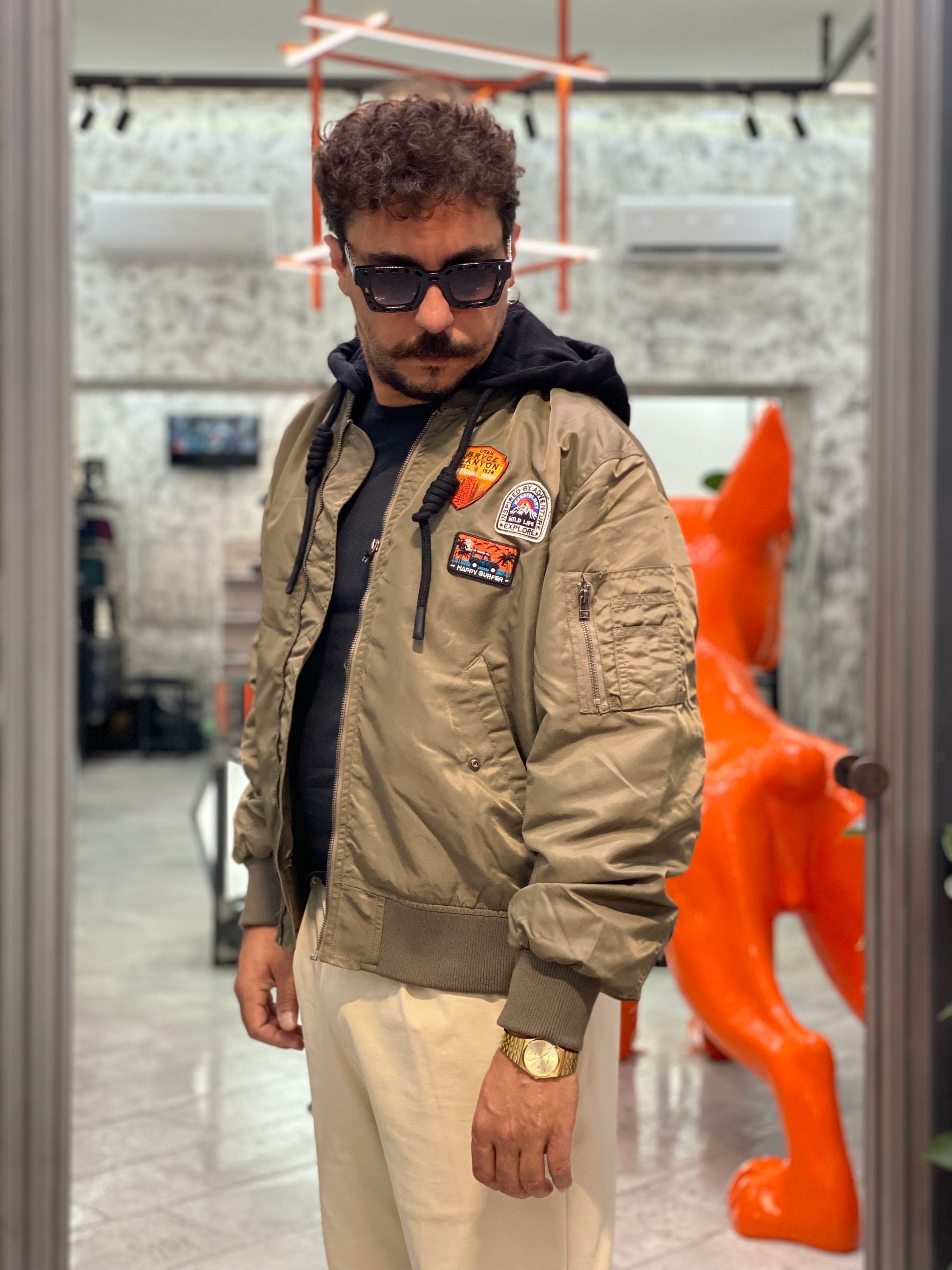 BOMBER FODERATO IN PURO COTONE CON PATCH APPLICATE E MAXI COULISSE E CAPPUCCIO REMOVIBILE - OVER FIT M252282-6