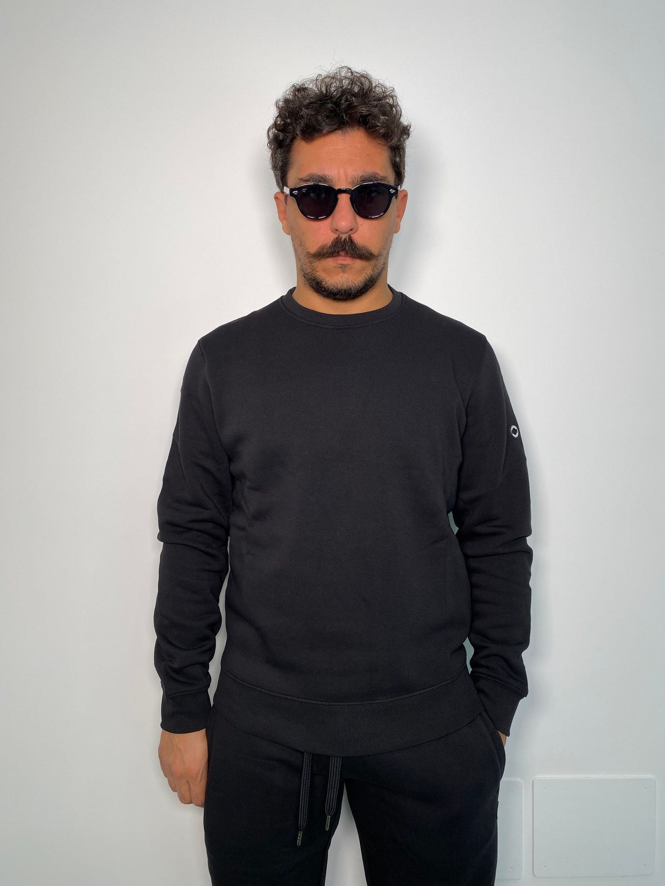 FELPA GIROCOLLO BASIC DA COMPLETO CON PATCH GOMMATO - REGULAR FIT