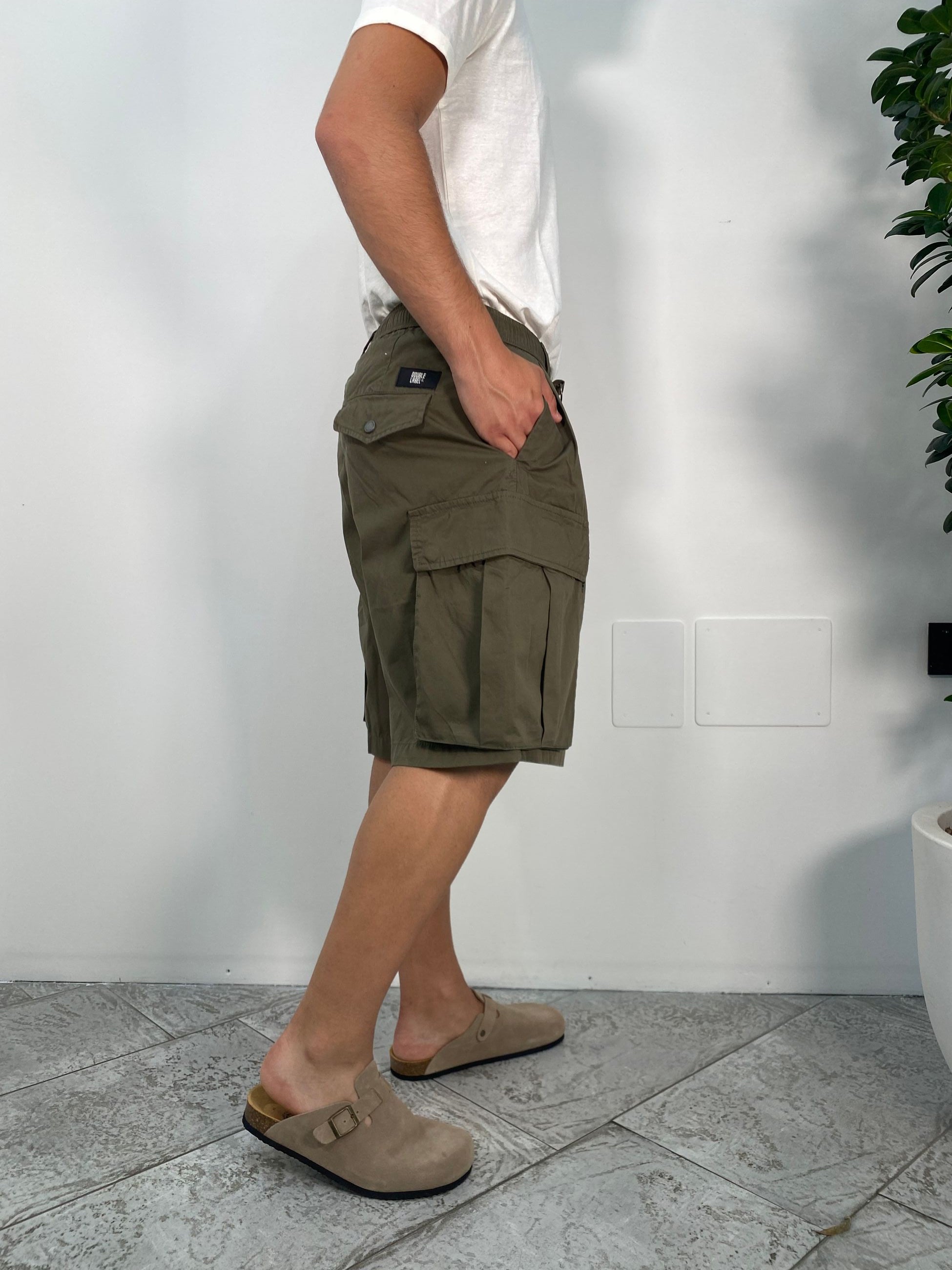 BERMUDA CARGO CON LACCIO E TASCONI - OVER FIT GLW033G-S25.MIL