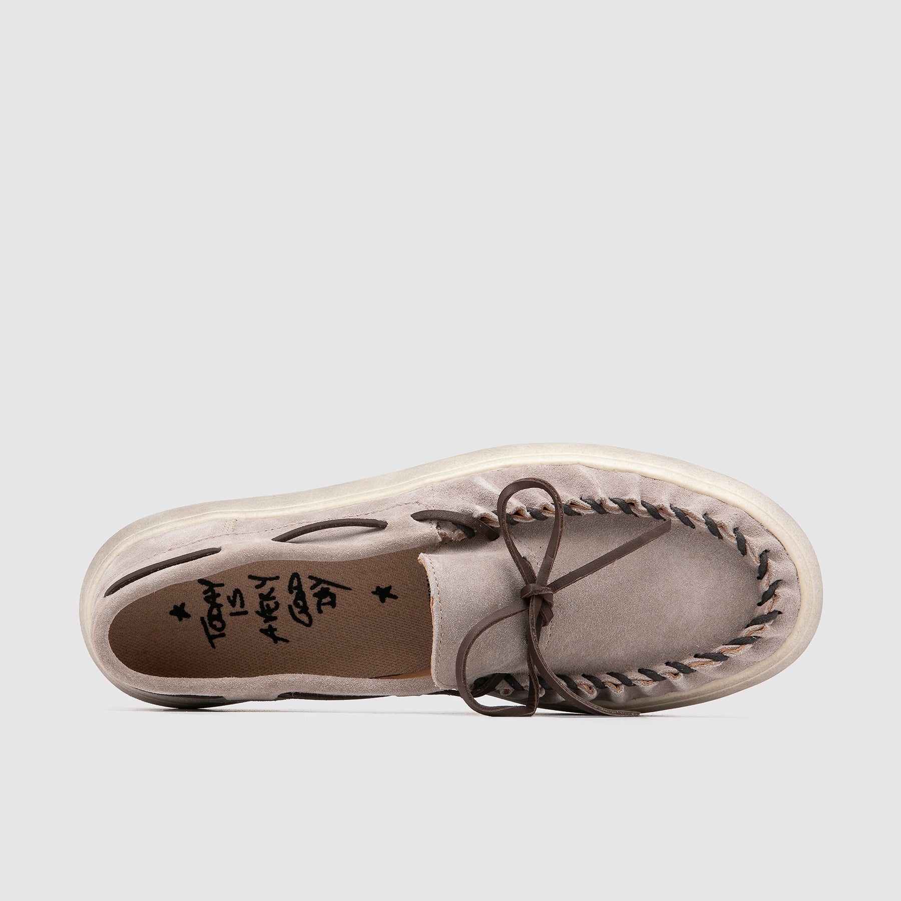 SNEAKER IN CAMOSCIO CON CUCITURA MOCASSINO E ARRICCIATURE CON FONDO BOMBATO LAVORATO A MANO 47401.TAU