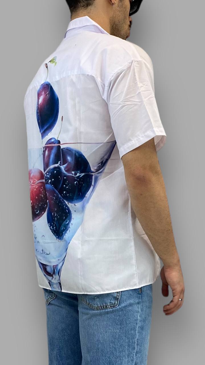 CAMICIA MEZZA MANICA CON SCRITTA SUL DAVANTI E STAMPA COCKTAIL SUL RETRO - OVER FIT