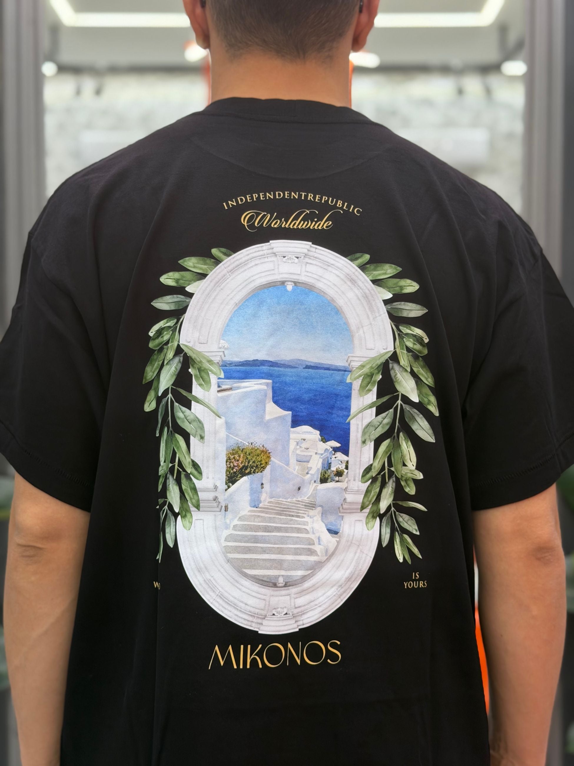 T-SHIRT MYKONOS BOXY/CROPPED FIT CON STAMPA SUL RETRO MYKONOS.NER
