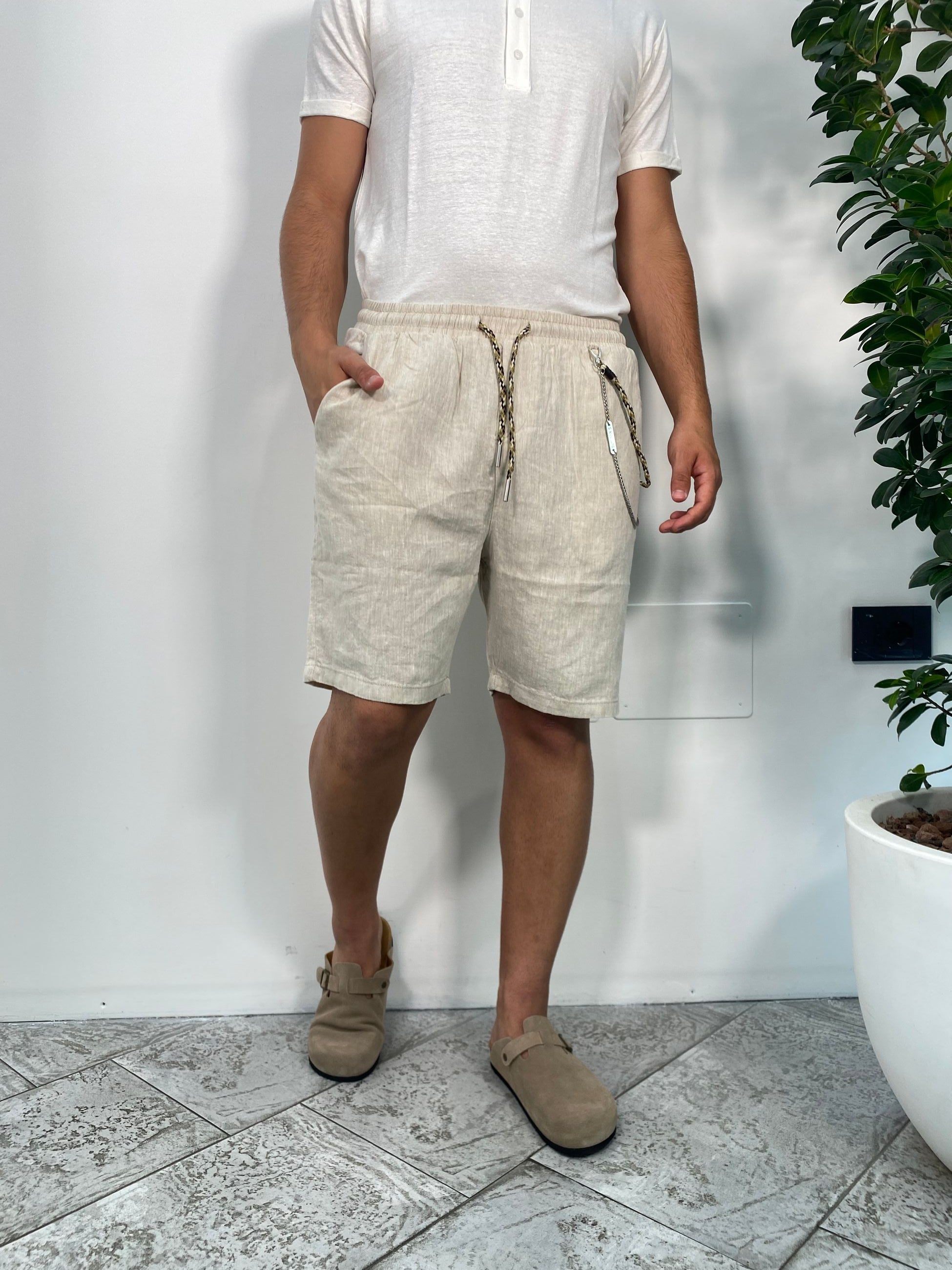 BERMUDA IN 100% LINO CON LACCIO E ACCESSORIO CATENA REMOVIBILE - REGULAR FIT FJ3269-S25.SAB