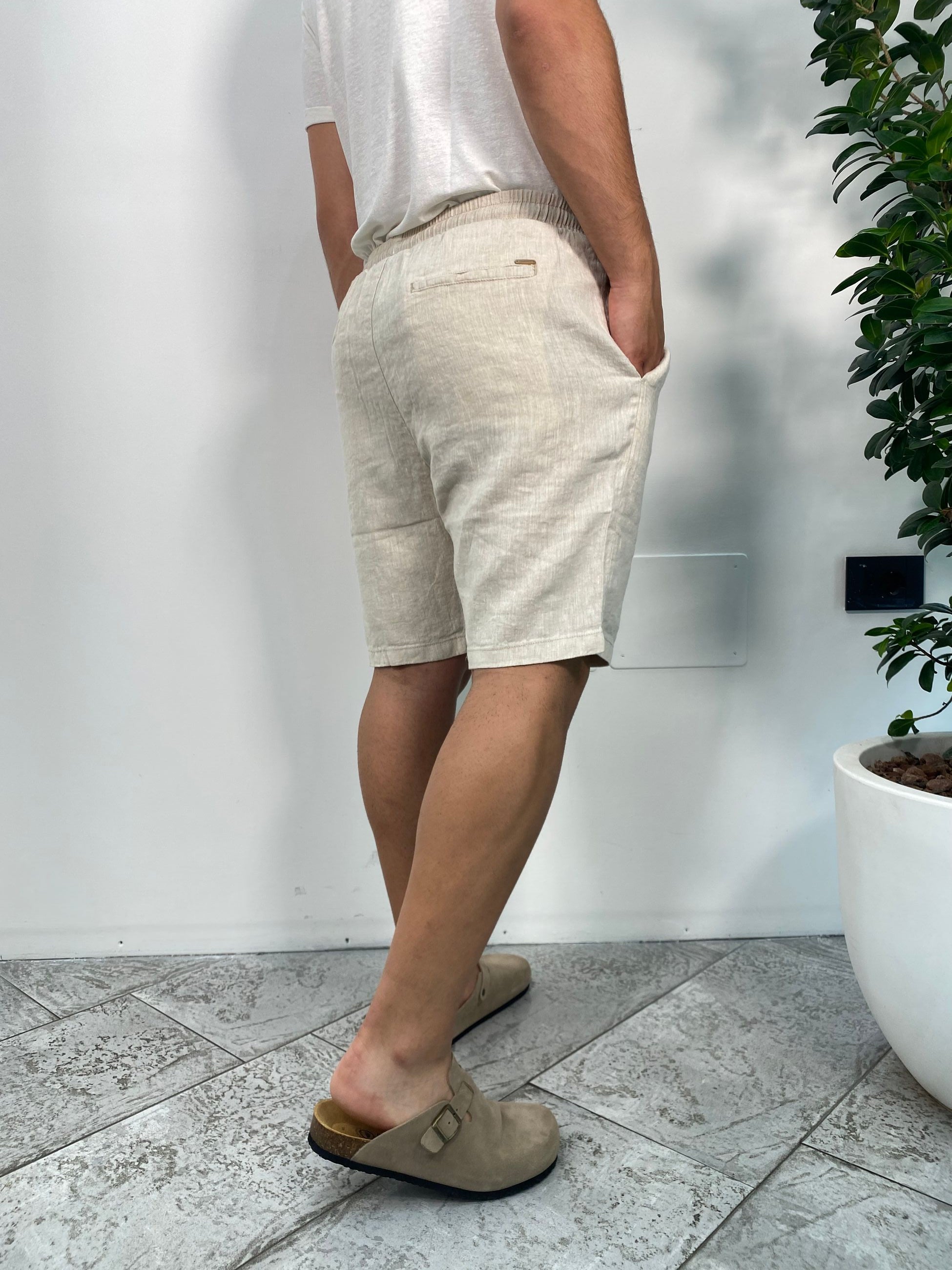 BERMUDA IN 100% LINO CON LACCIO E ACCESSORIO CATENA REMOVIBILE - REGULAR FIT FJ3269-S25.SAB