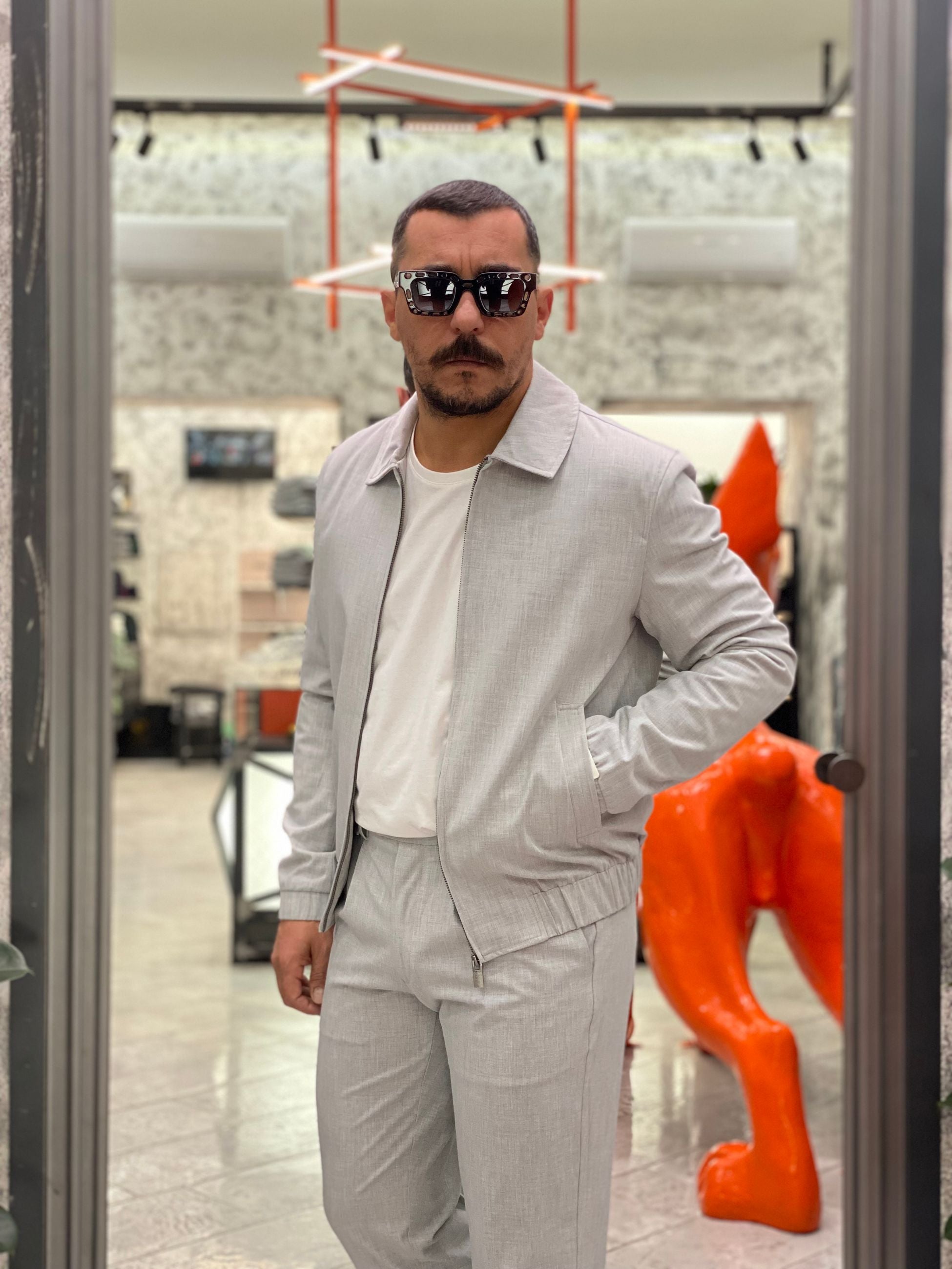 GIUBBINO ZIP DA COMPLETO IN FLANELLA PETTINATA CON ELASTICO AL FONDO E AI POLSI. TASCHE A FILO. TRAPUNTA ALL'INTERNO - REGULAR FIT MK9960192.GRI