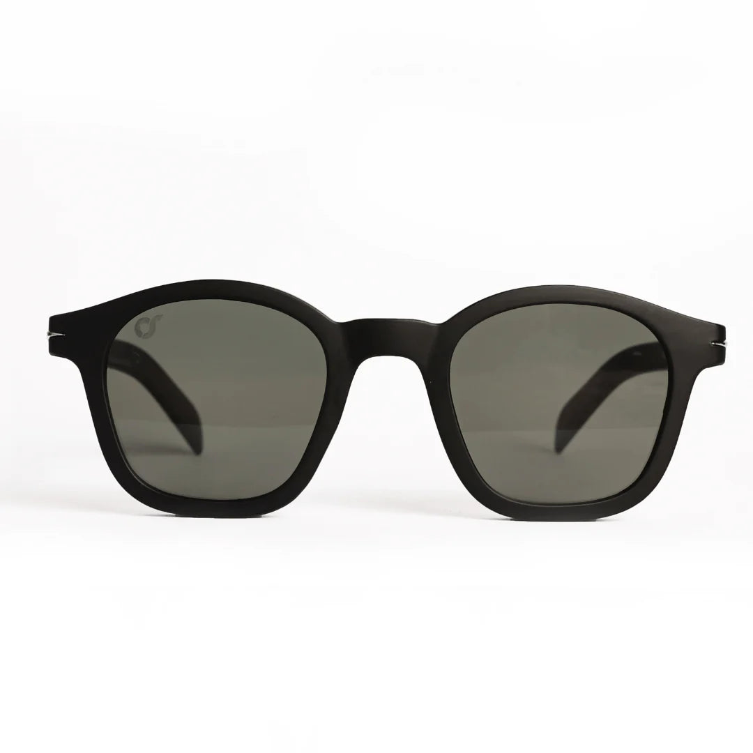 OCCHIALI CAPRI
COLORE MONTATURA NERO OPACO
COLORE LENTE NERO OS2030-C05