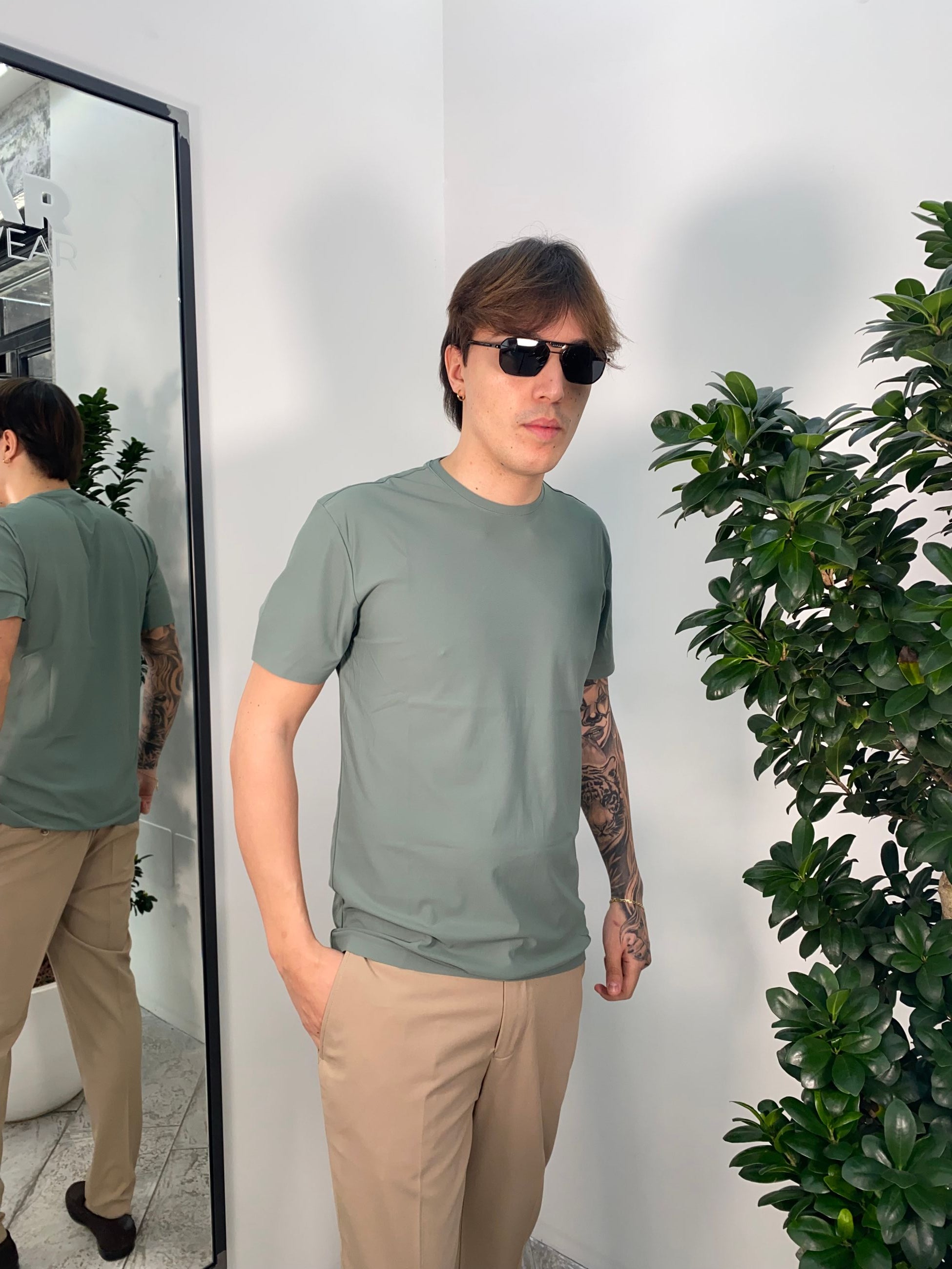 T-SHIRT IN TESSUTO TECNICO ELASTICIZZATO EXTRA LIGHT - SLIM FIT GL1001TB-S25.SALV