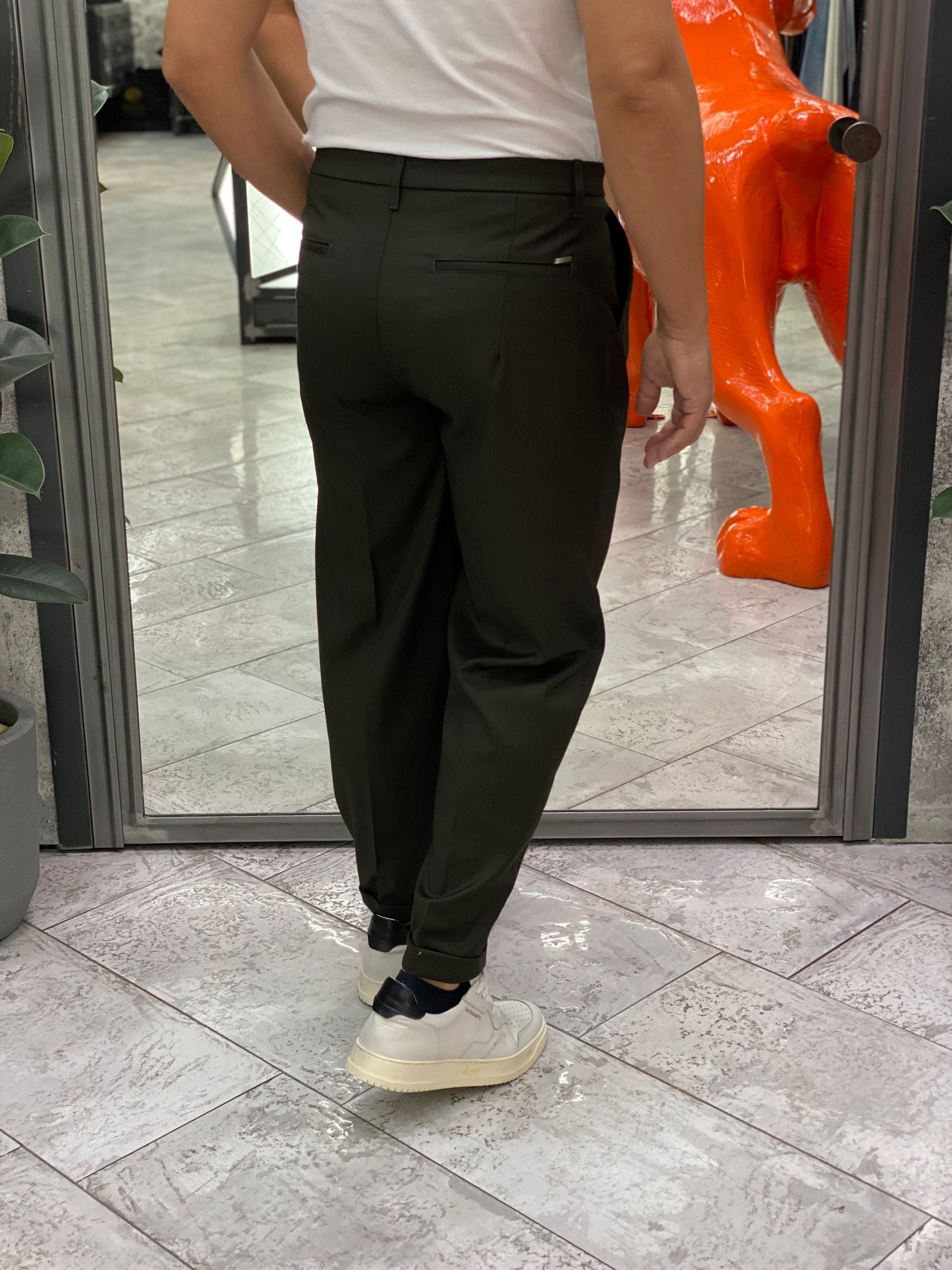 PANTALONE DA COMPLETO IN TESSUTO ELEGANTE CON PINCE E RISVOLTO - REGULAR FIT GN21792.VMIL